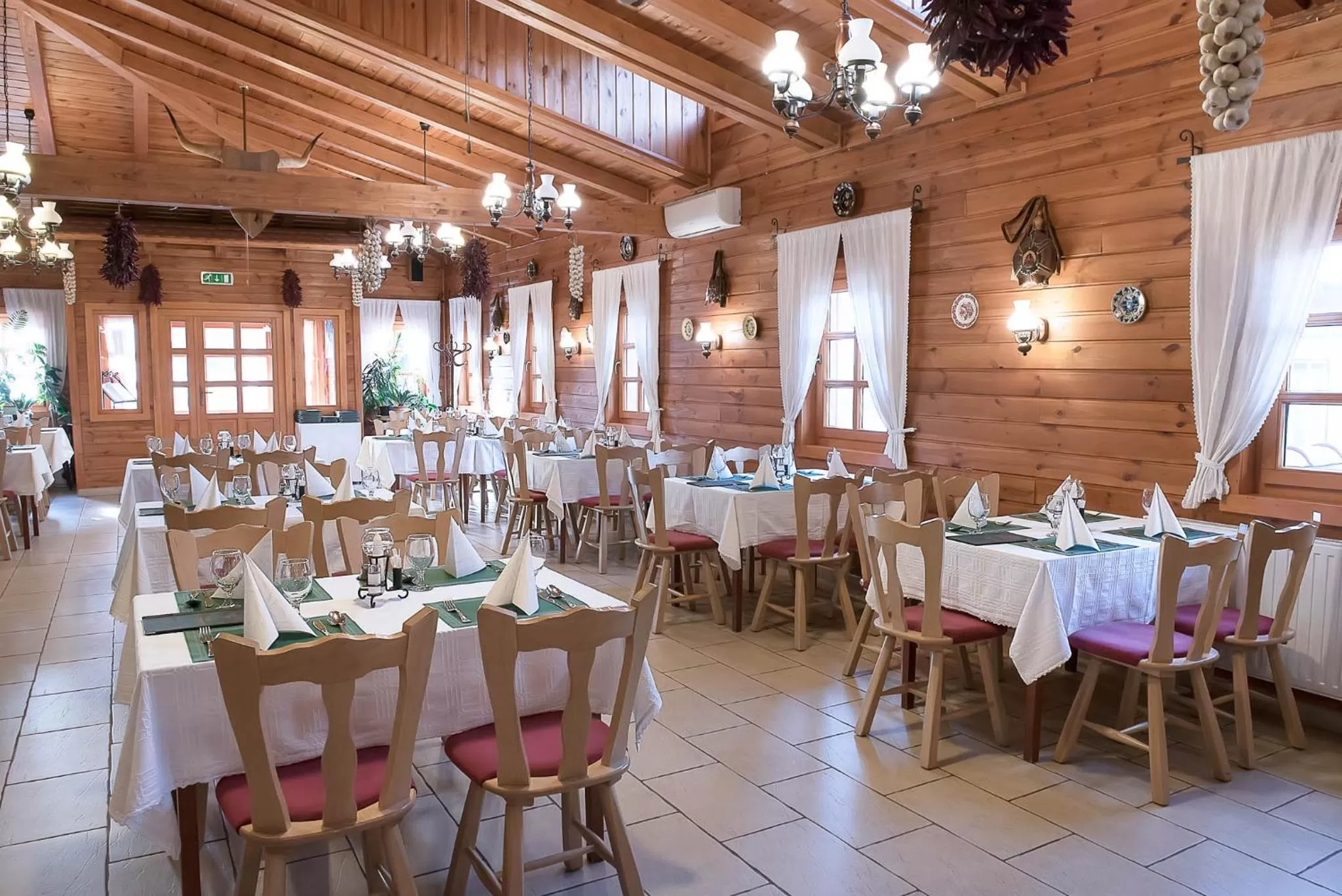 Restaurant/places to eat in MeDoRa Park - Hotel MeDoRa***