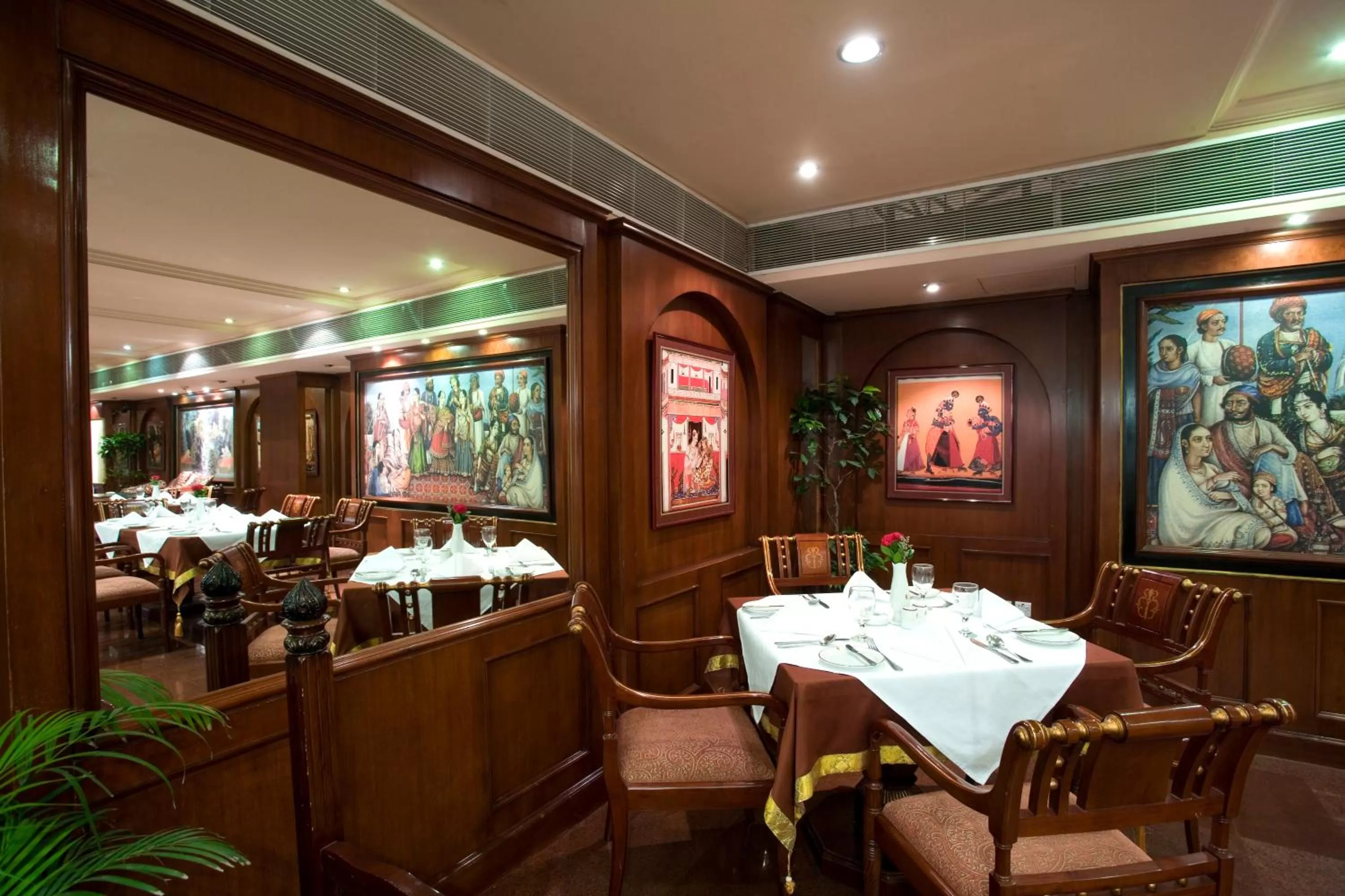 Restaurant/places to eat in Hotel Sarina