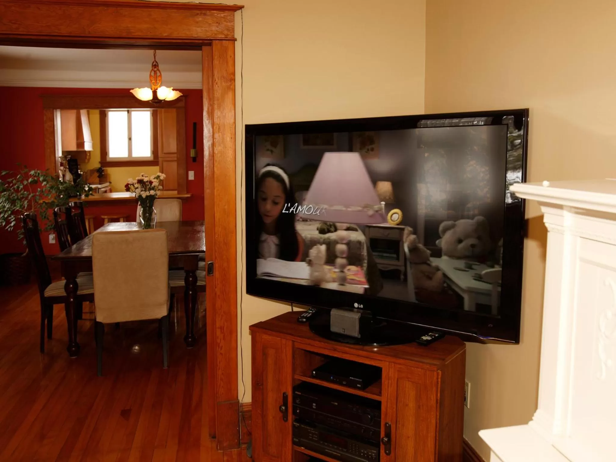 Living room, Kitchen/Kitchenette in Au Virage B&B