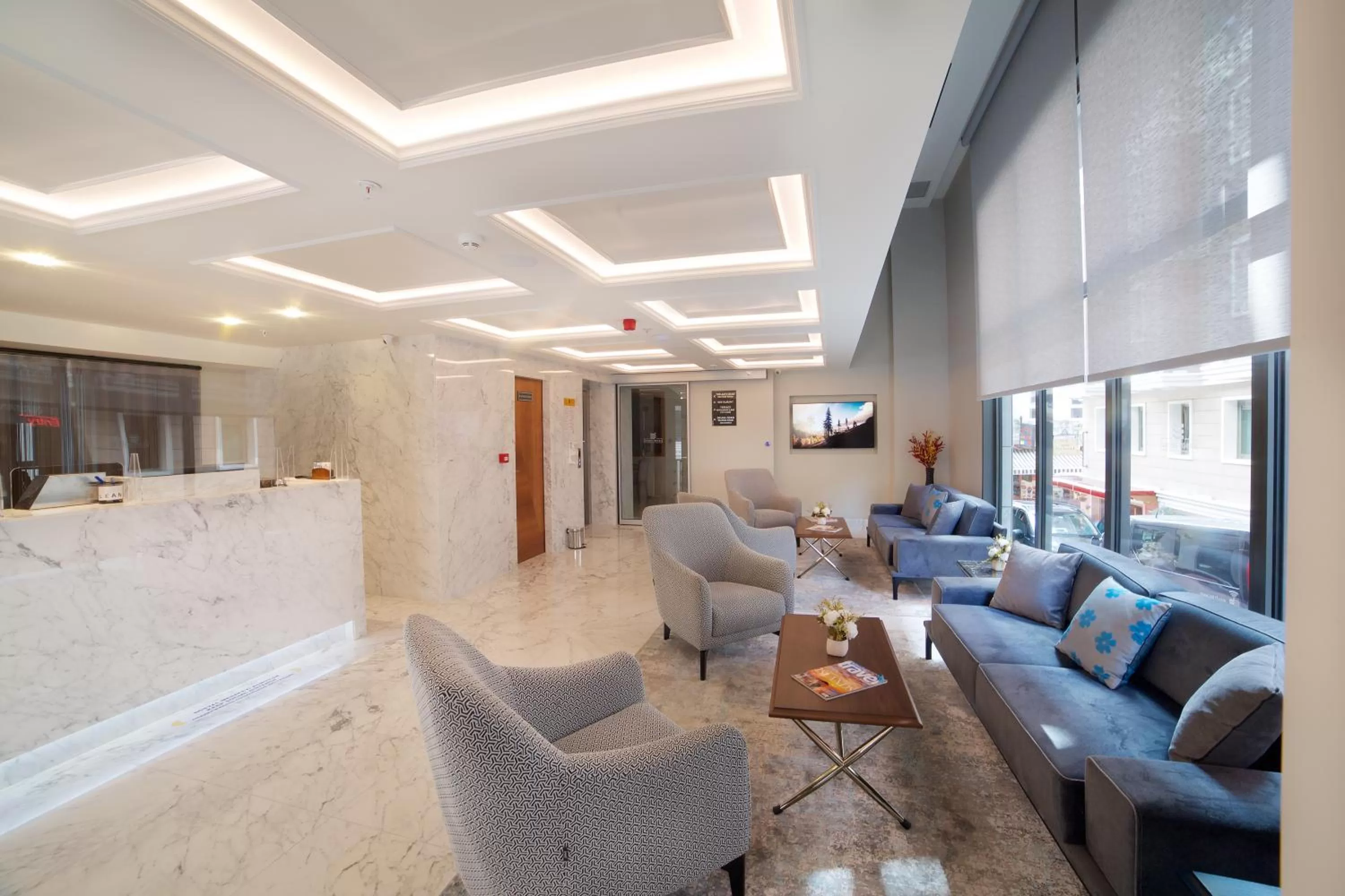 Communal lounge/ TV room in Erboy Hotel Istanbul Sirkeci