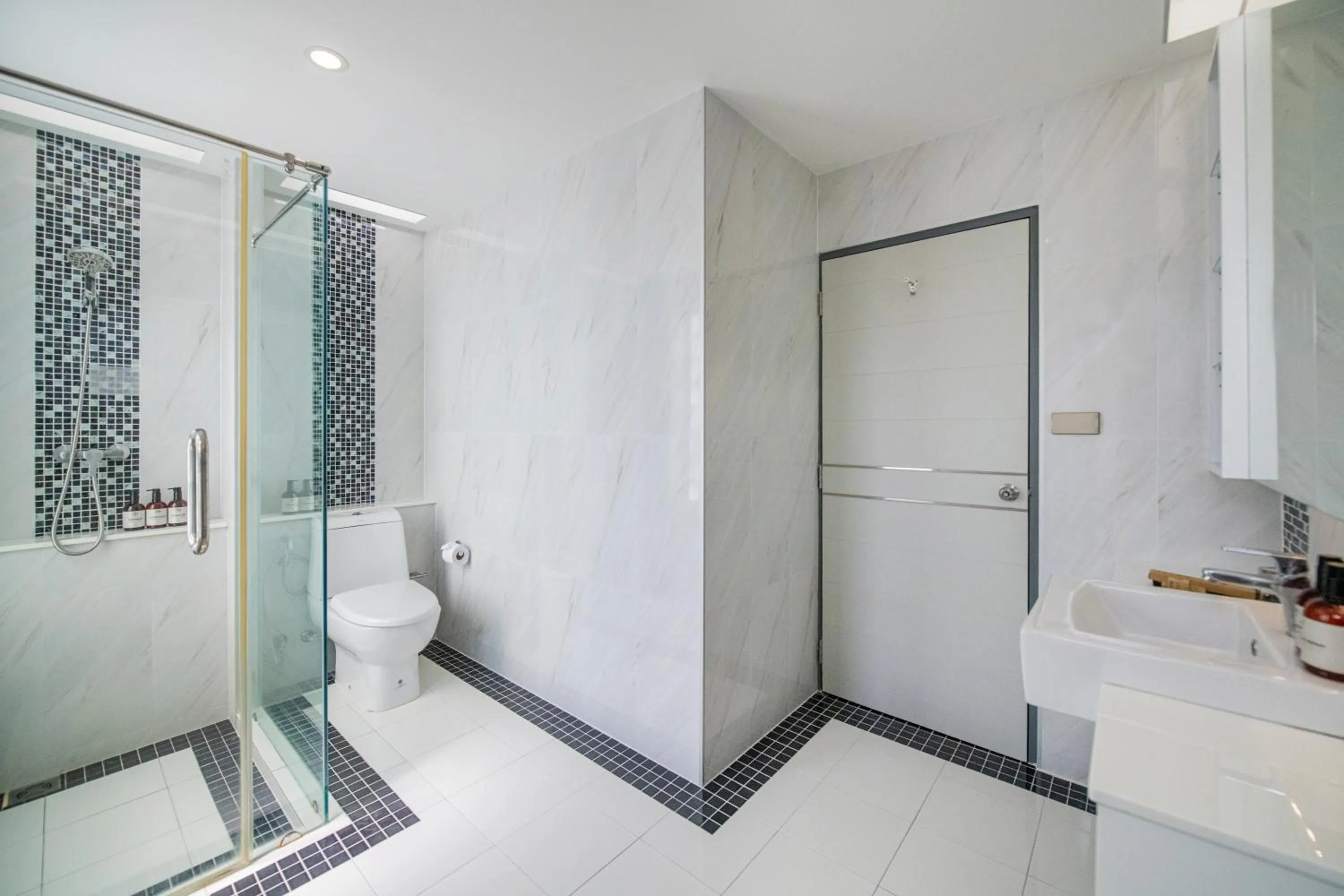 Bathroom in NH Boat Lagoon Phuket Resort