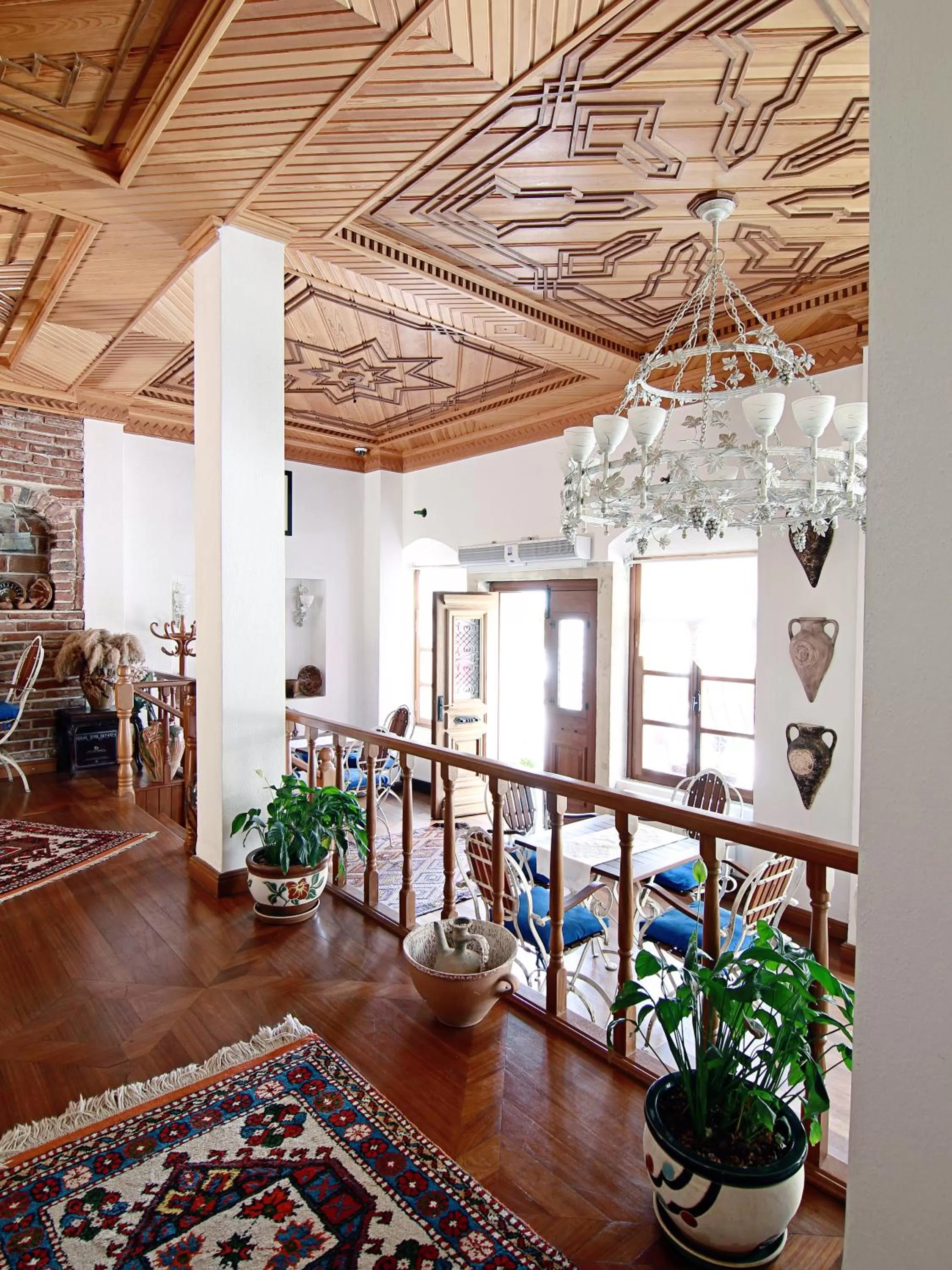 Restaurant/places to eat in Hotel Des Etrangers - Special Category