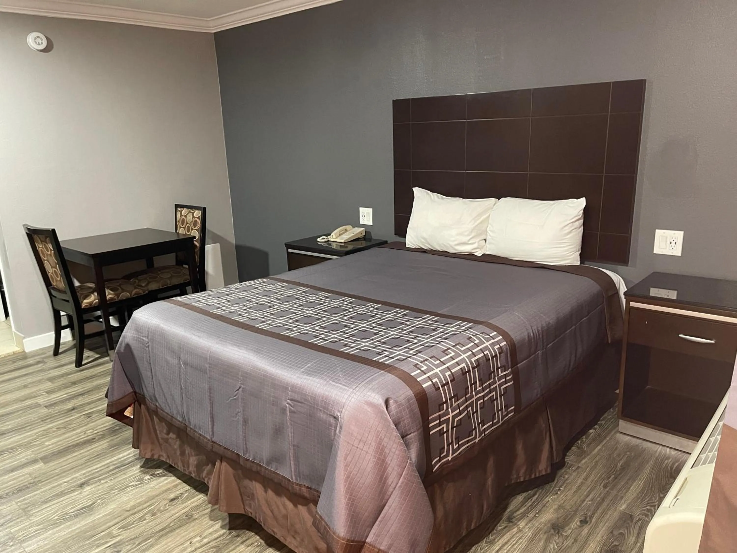 Bed in El Segundo Inn