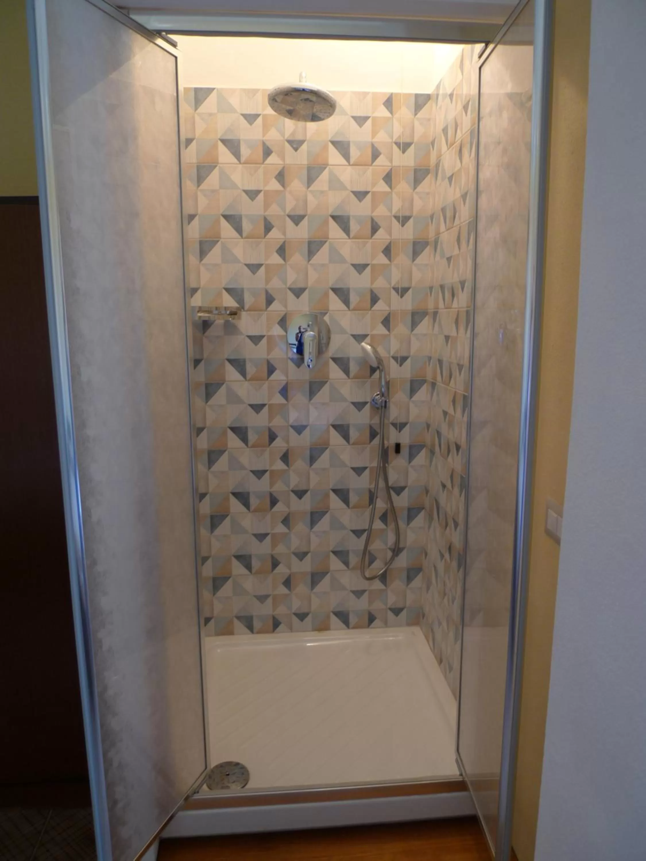 Shower in Hotel Alexander