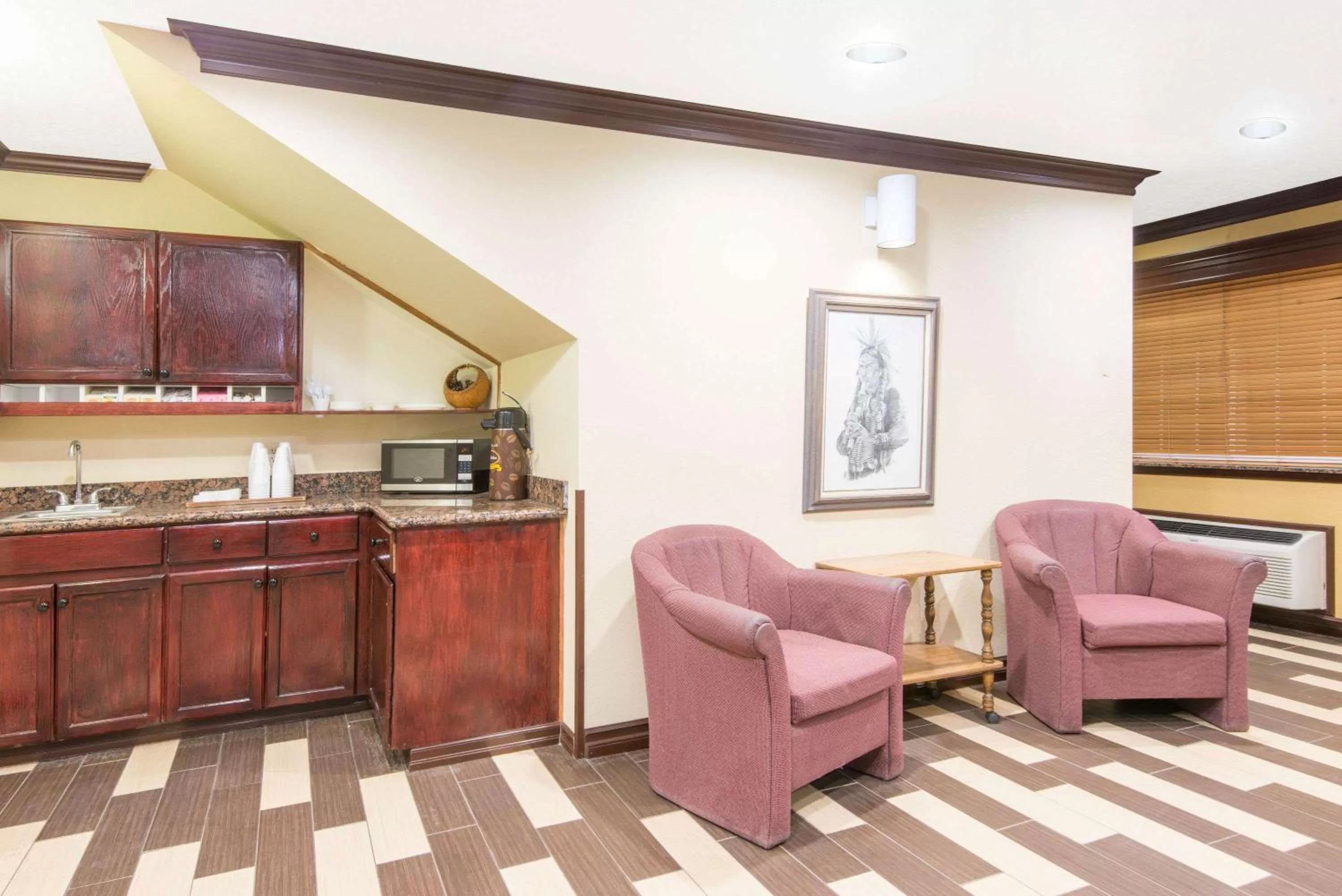 Lobby or reception in Super 8 by Wyndham Moriarty