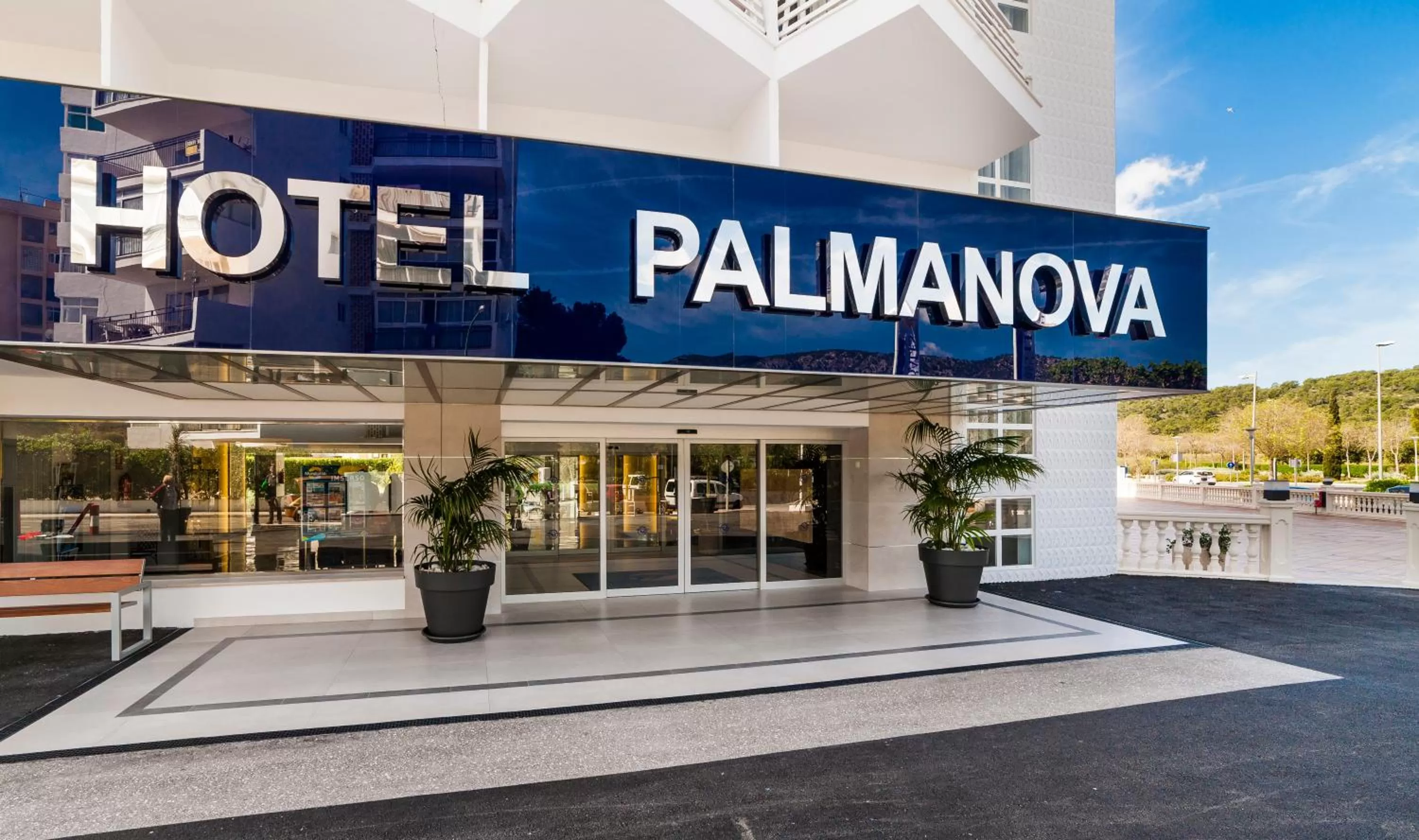 Facade/entrance in Globales Palmanova