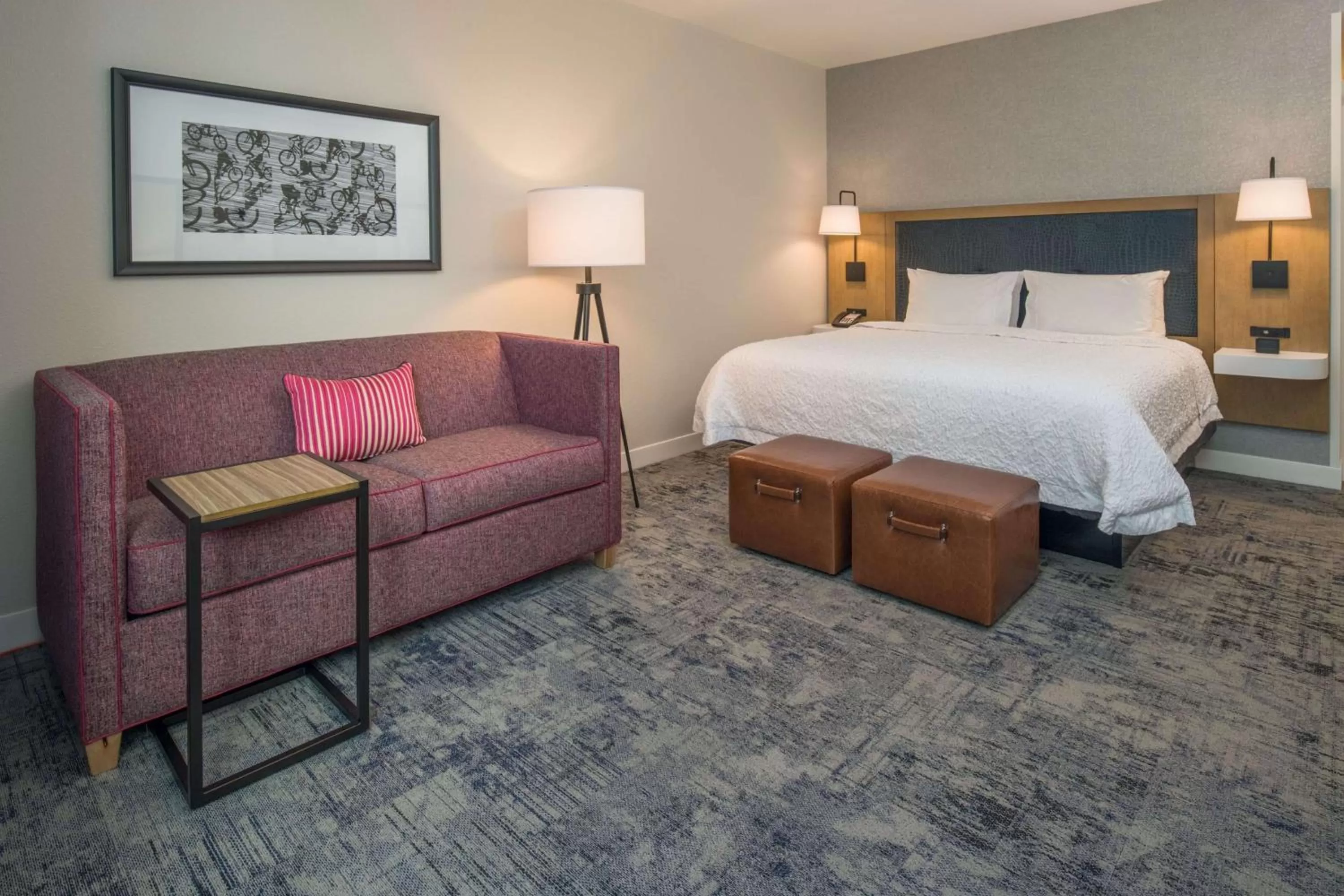 Living room, Bed in Hampton Inn And Suites By Hilton Portland-Pearl District
