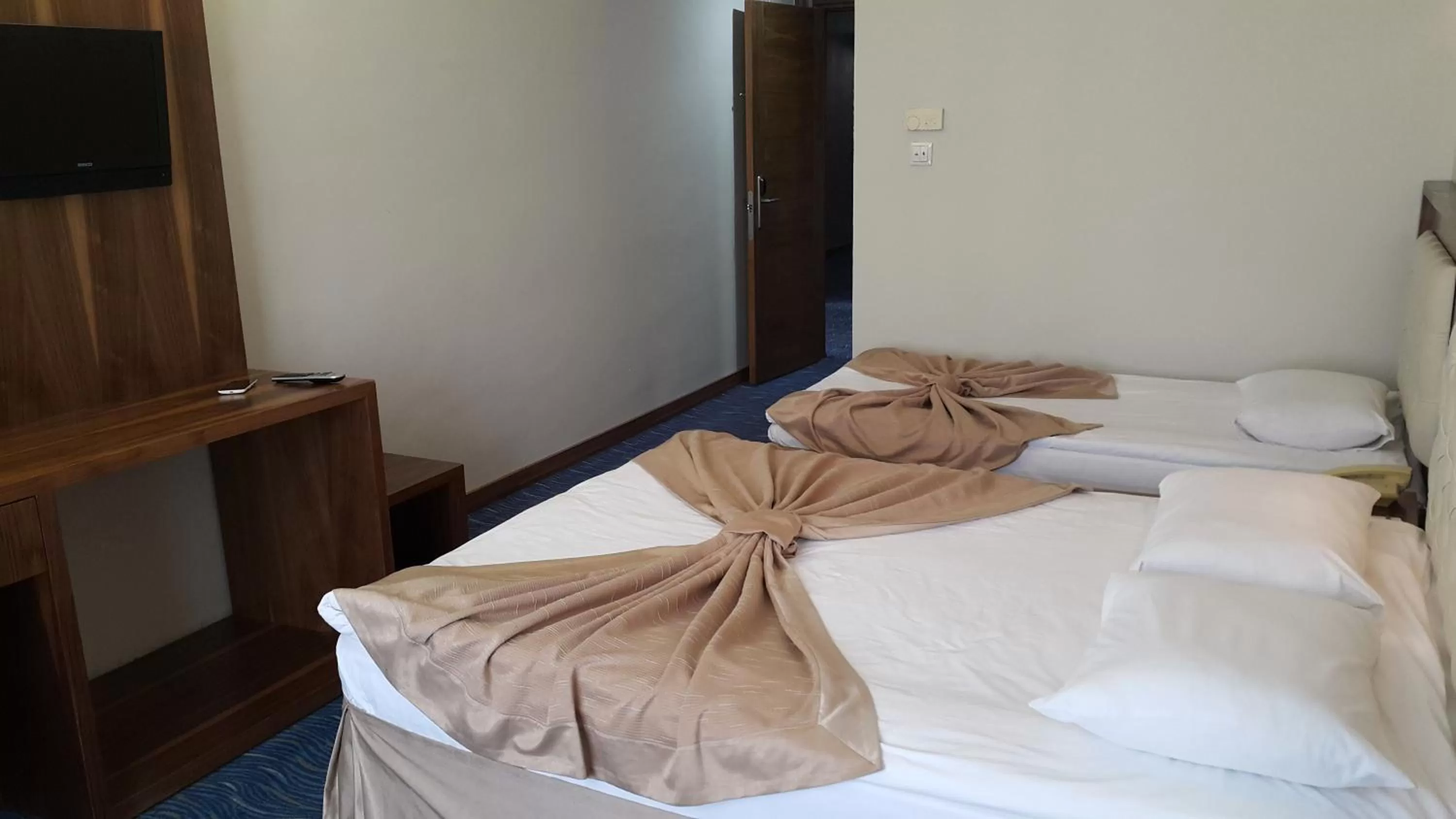 Bedroom, Bed in Miroglu Hotel