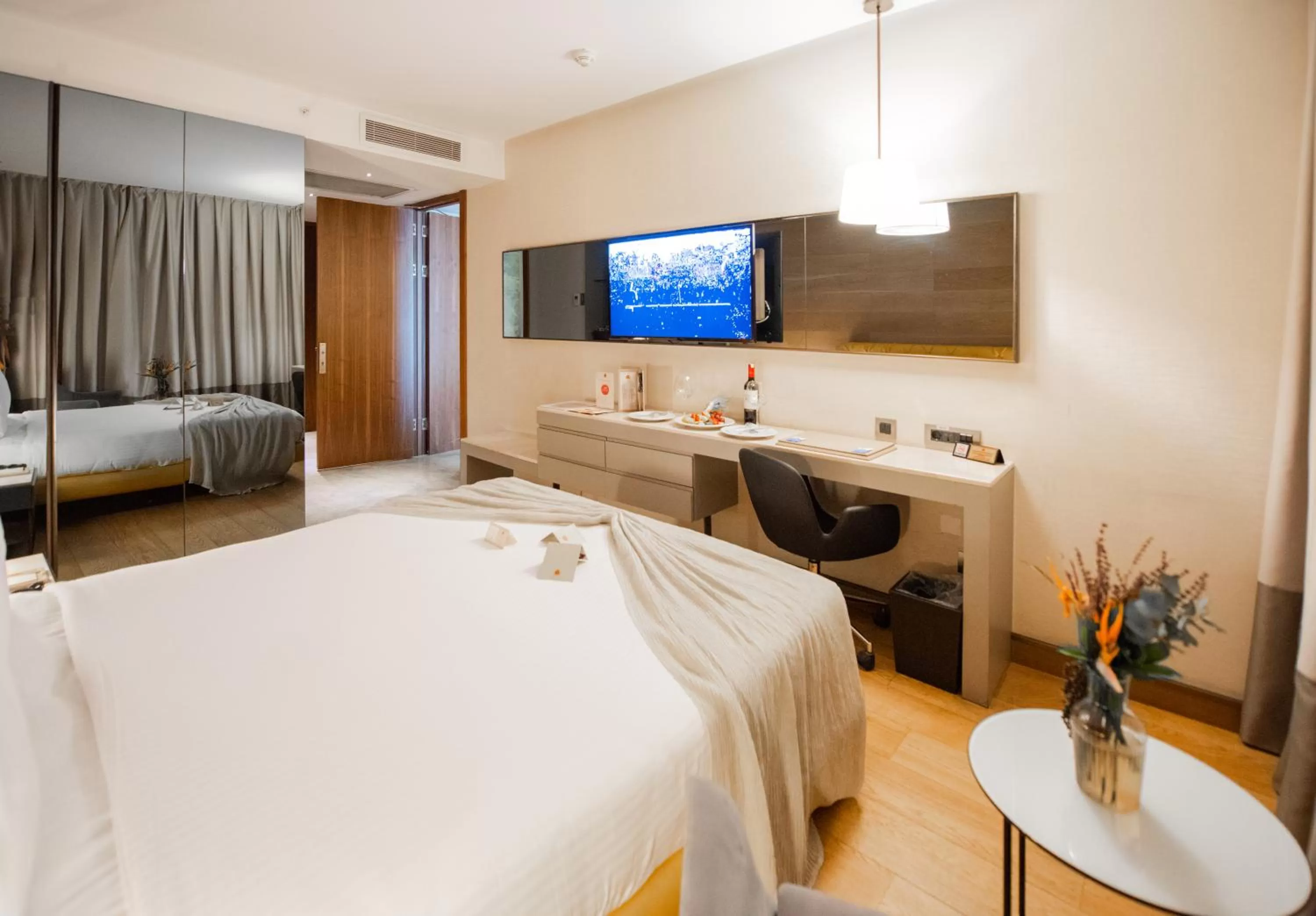 Bed in Dosso Dossi Hotels & SPA Downtown