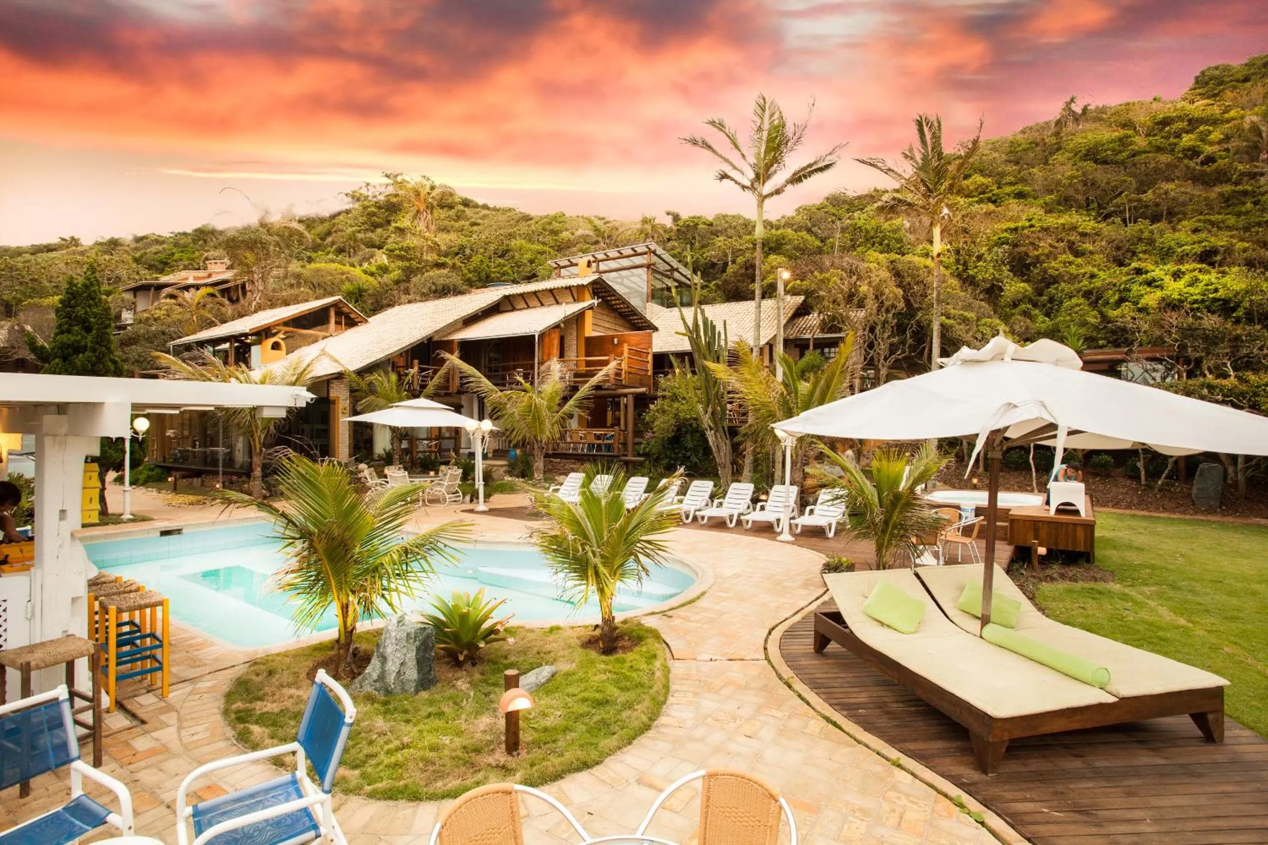 Communal lounge/ TV room, Swimming Pool in Pousada Canto da Vigia