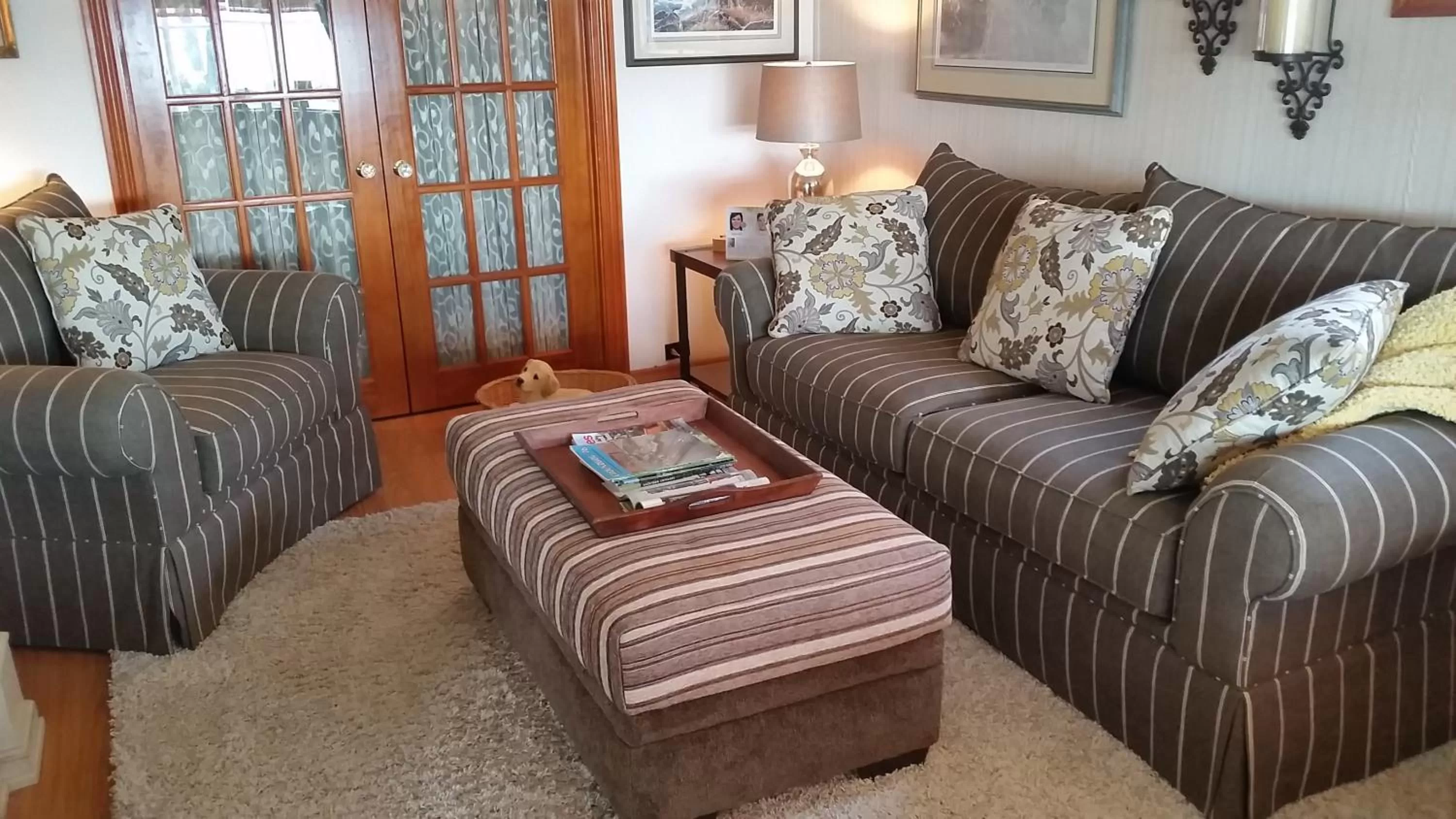 Living room in Bayside Inn