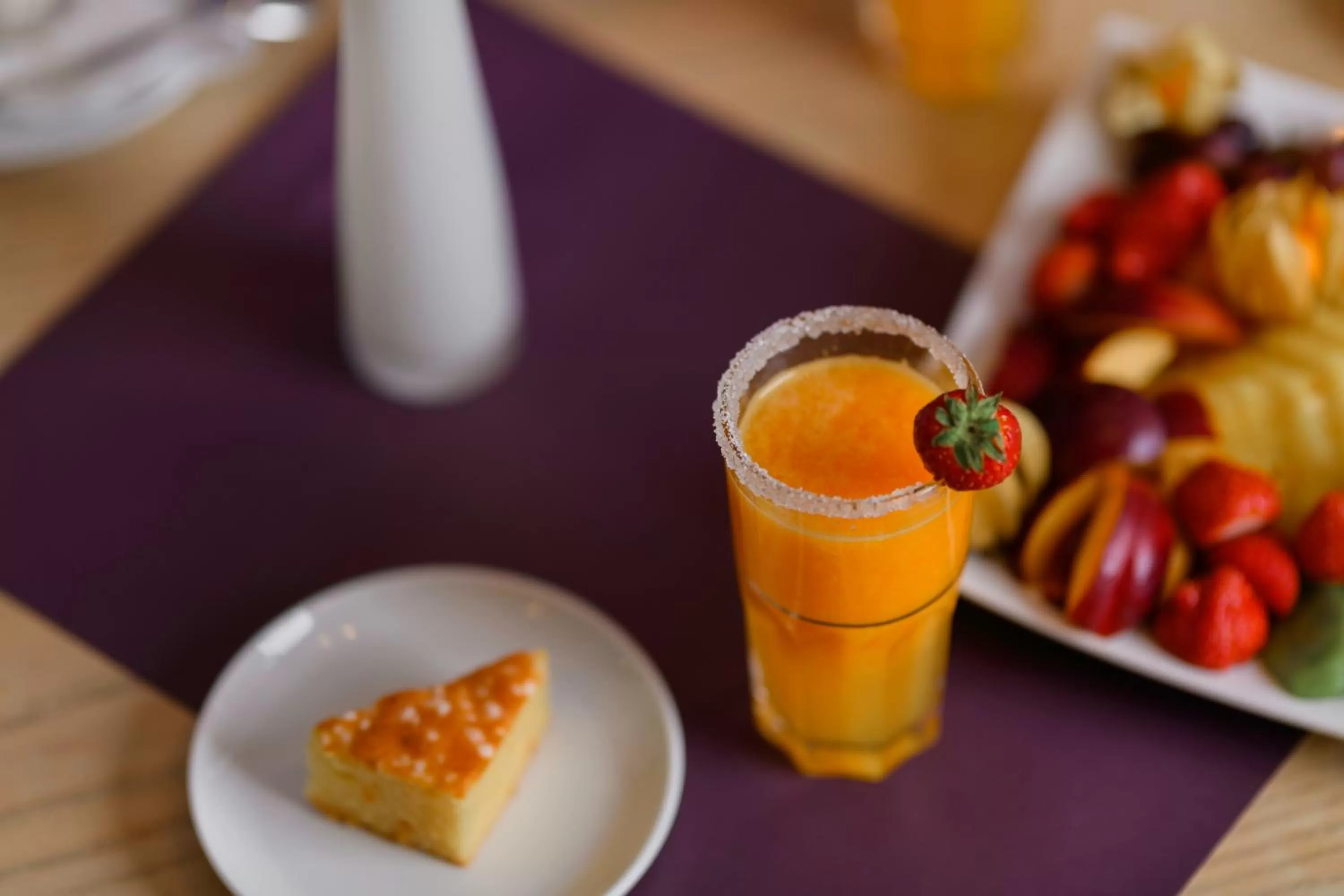 Food and drinks in Hotel Bleibtreu Berlin by Golden Tulip