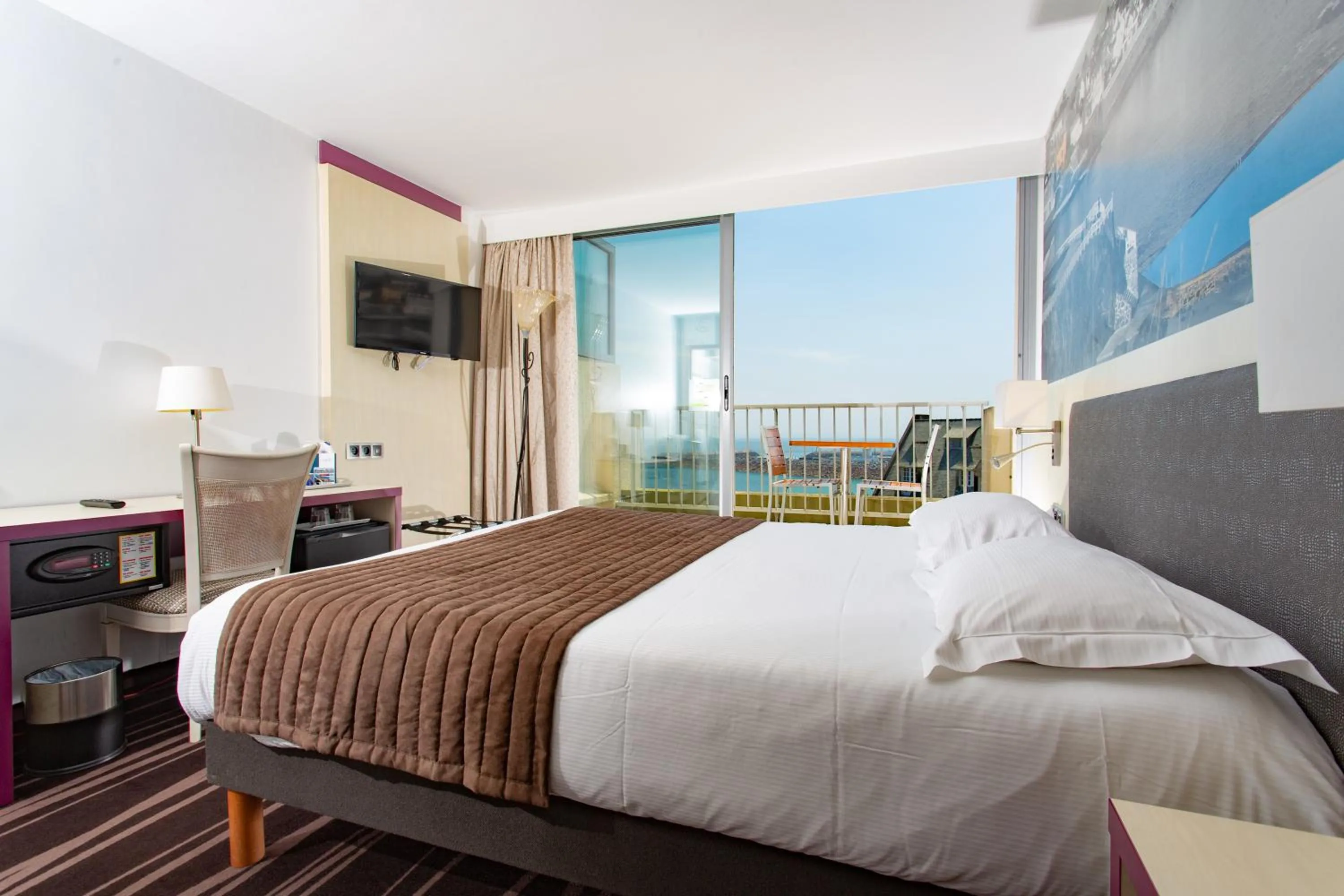 Comfort Double Room with Terrace and Lateral Sea View in Hotel Ker Moor Saint-Quay Portrieux