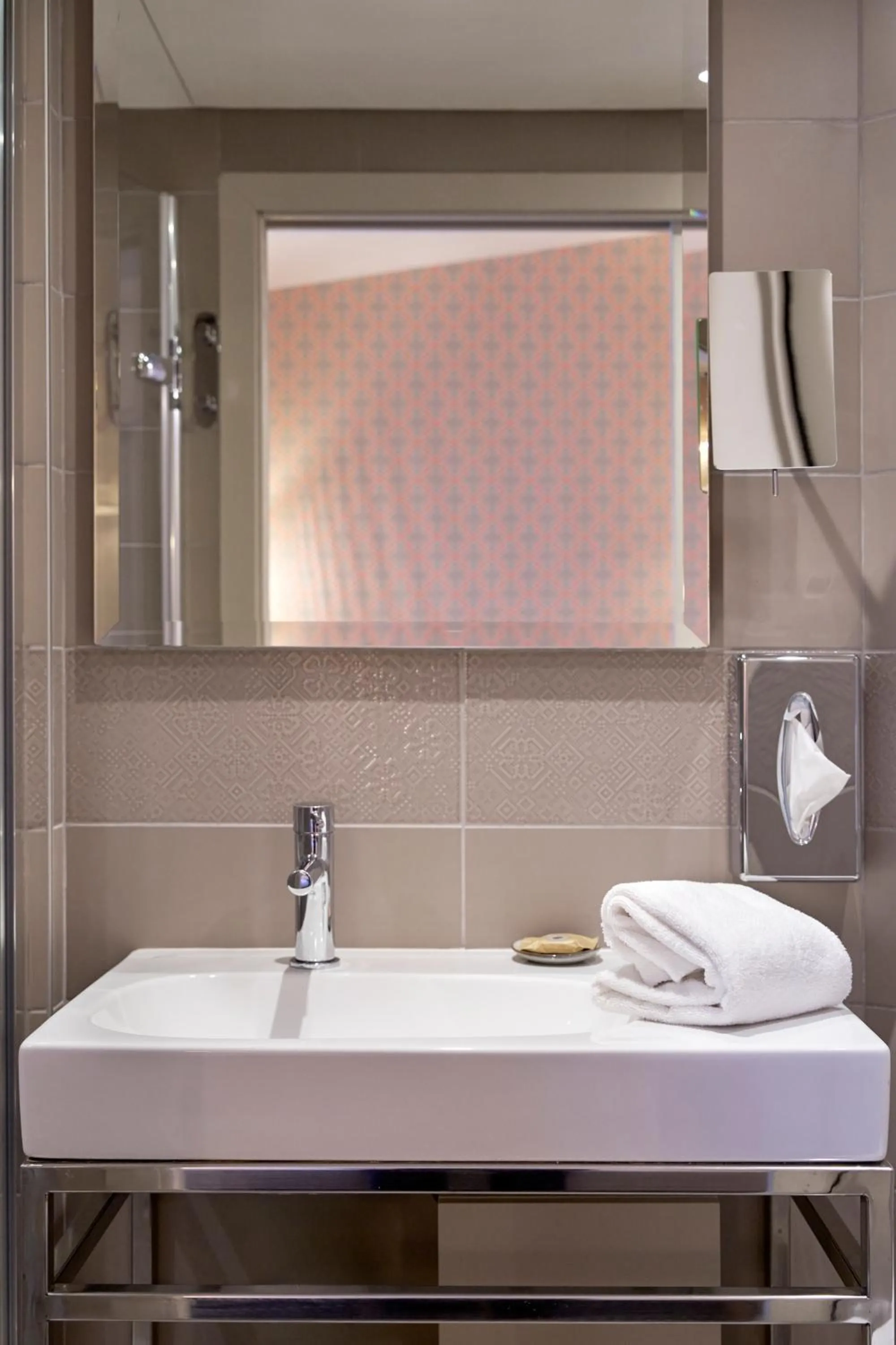 Bathroom in Hôtel Vic Eiffel