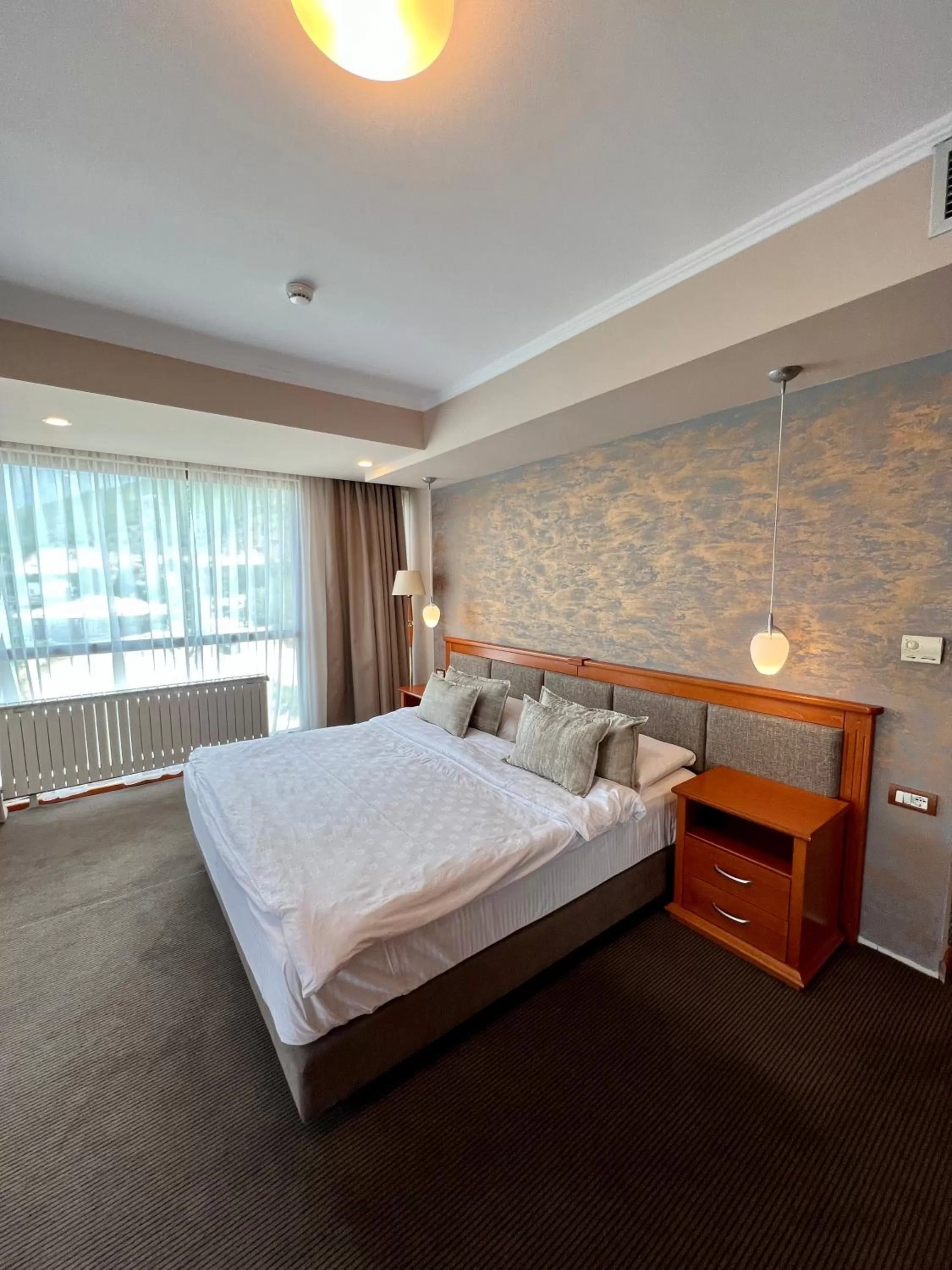 Bed in Hotel Millennium