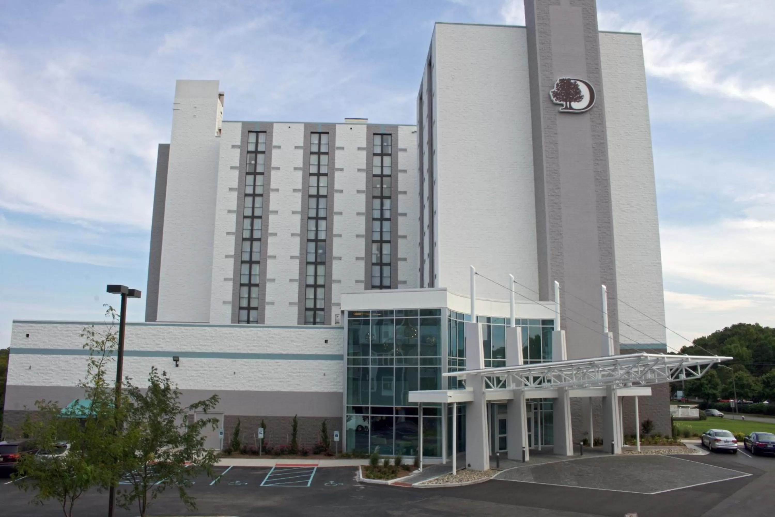 Facade/entrance in DoubleTree by Hilton Virginia Beach
