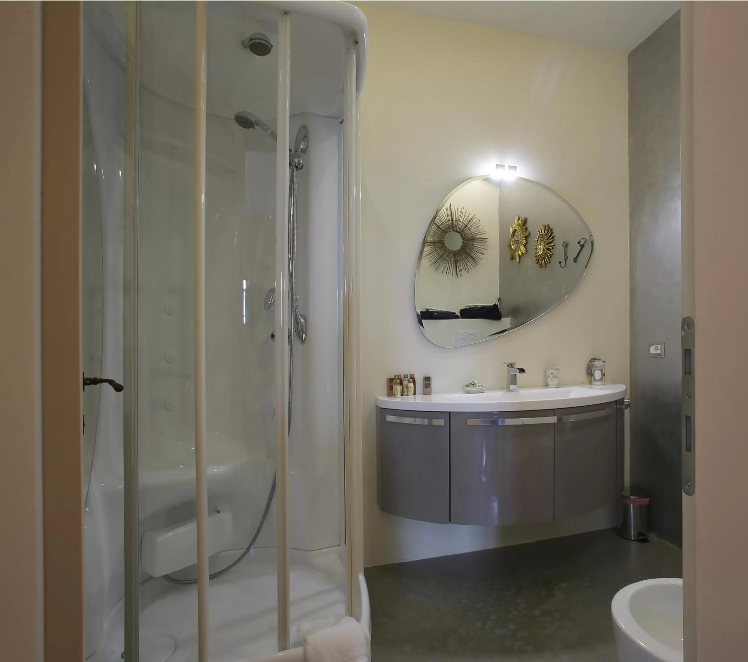 Photo of the whole room, Bathroom in Relais Montemaggiore