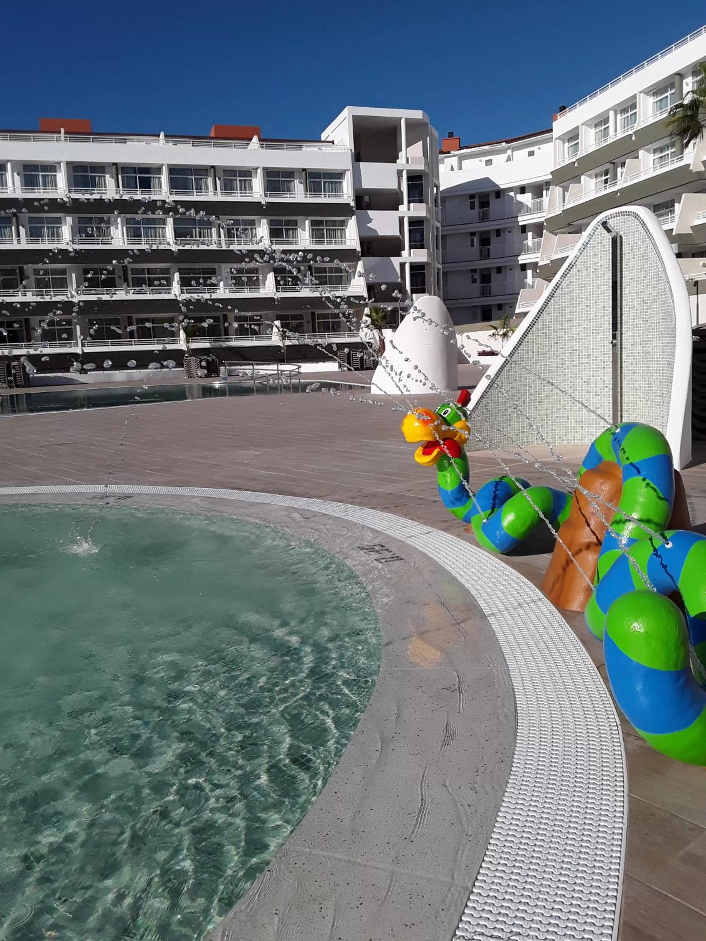 Swimming pool in Gara Suites Golf & Spa