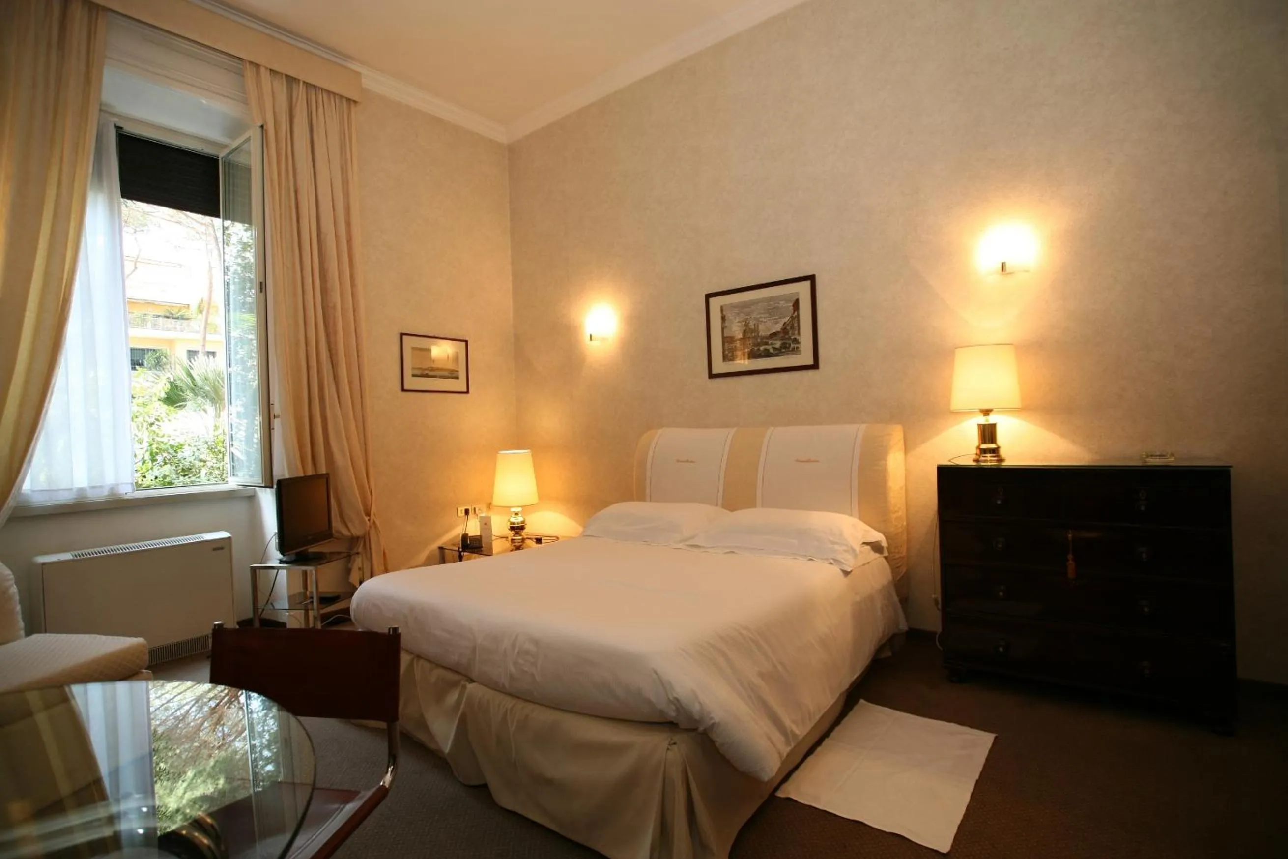 Bedroom, Bed in Aldrovandi Residence City Suites