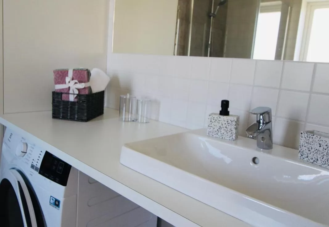 Shower in Easy Livin' Apartment Hotel