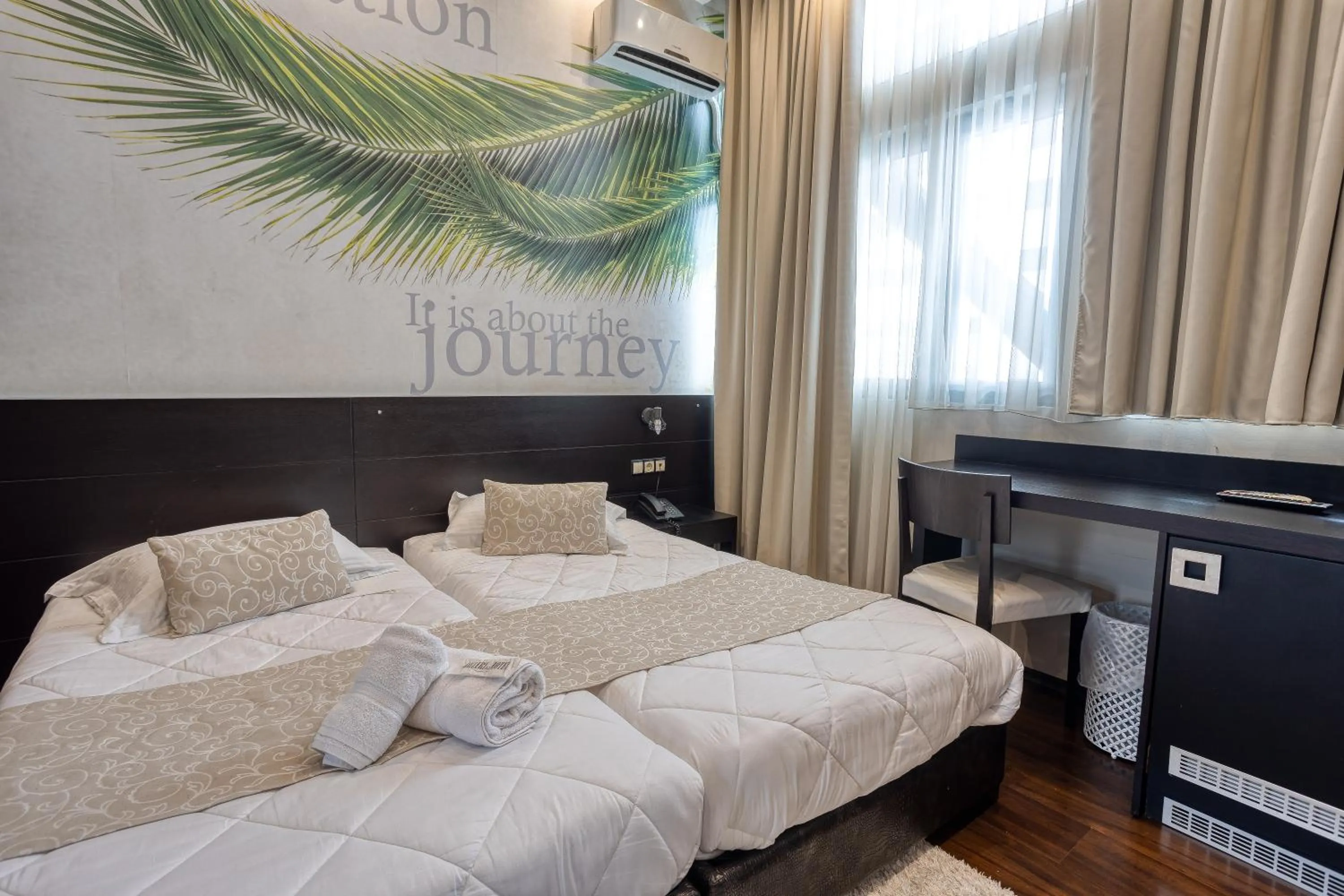 Photo of the whole room, Bed in Gallery Art Hotel