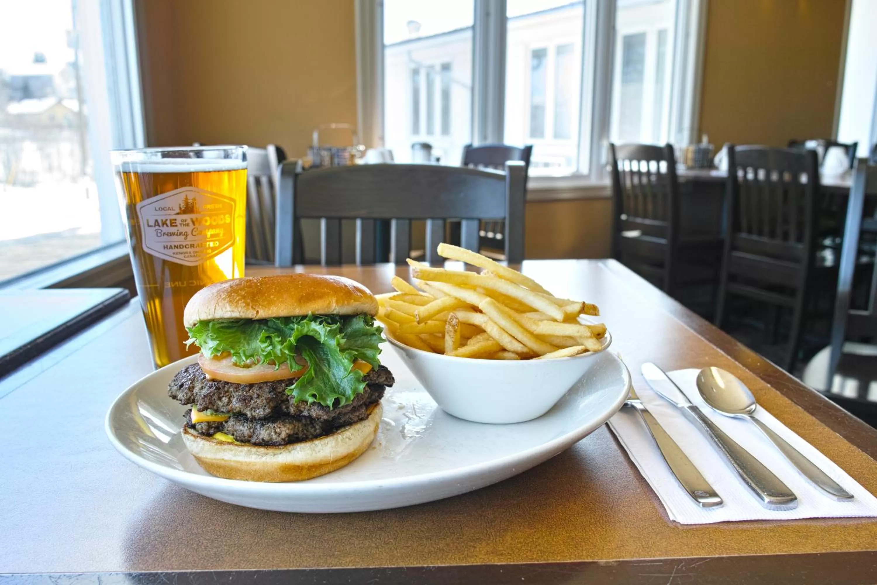 Restaurant/places to eat in Howey Bay Motel