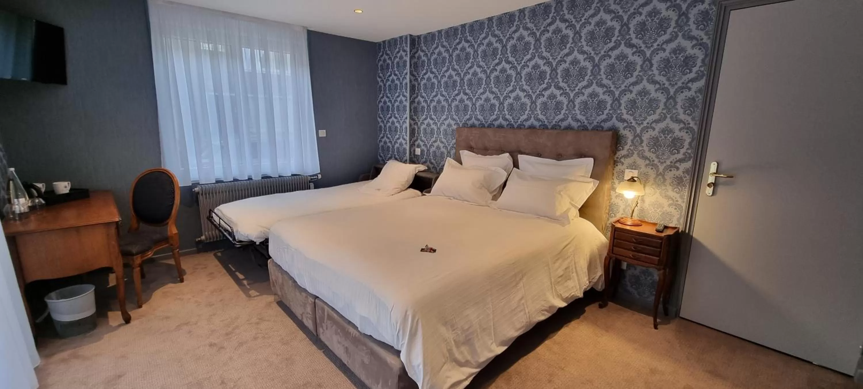 Photo of the whole room, Bed in Hotel Meurice