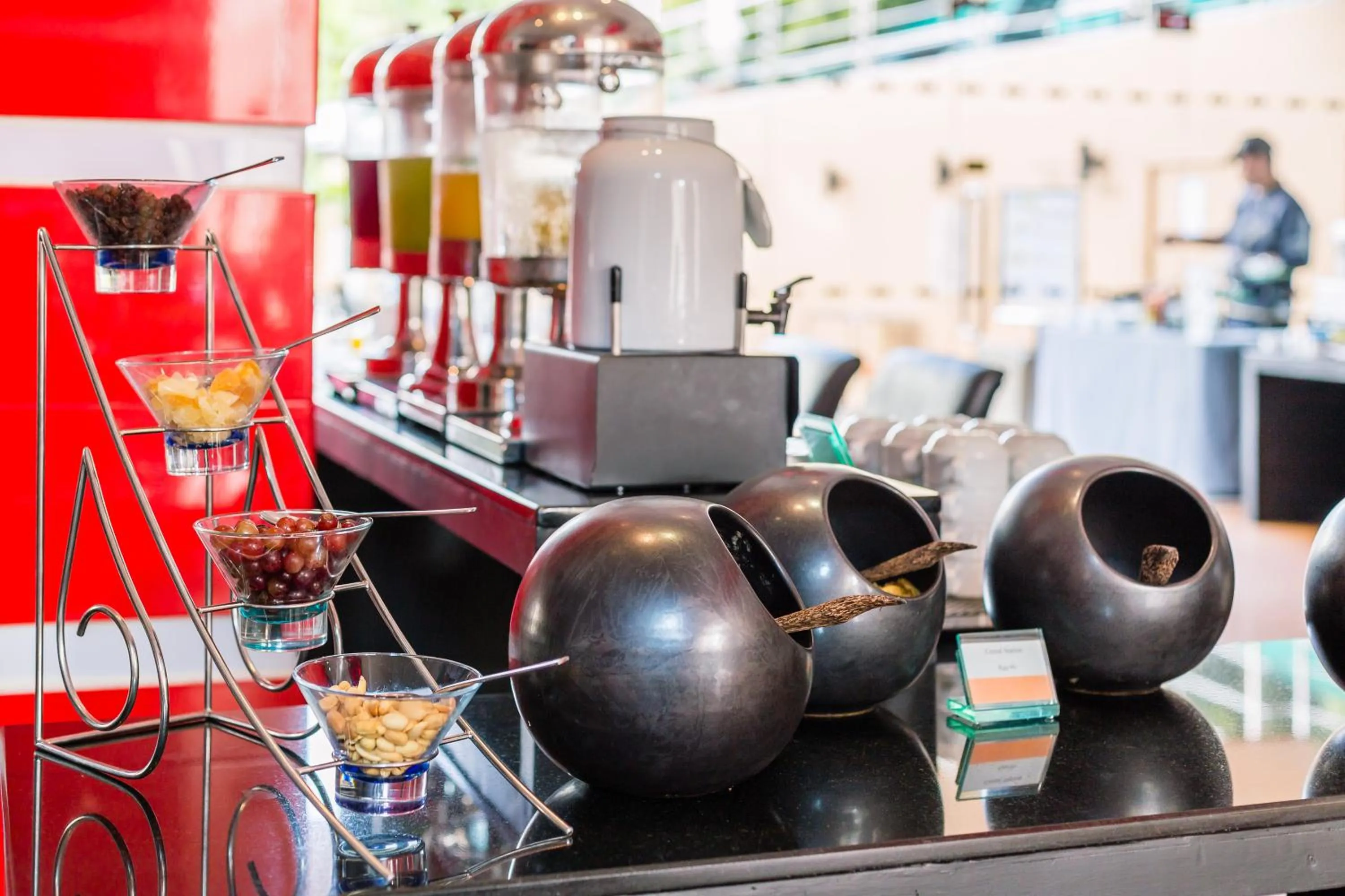 Restaurant/places to eat in Nova Platinum Hotel