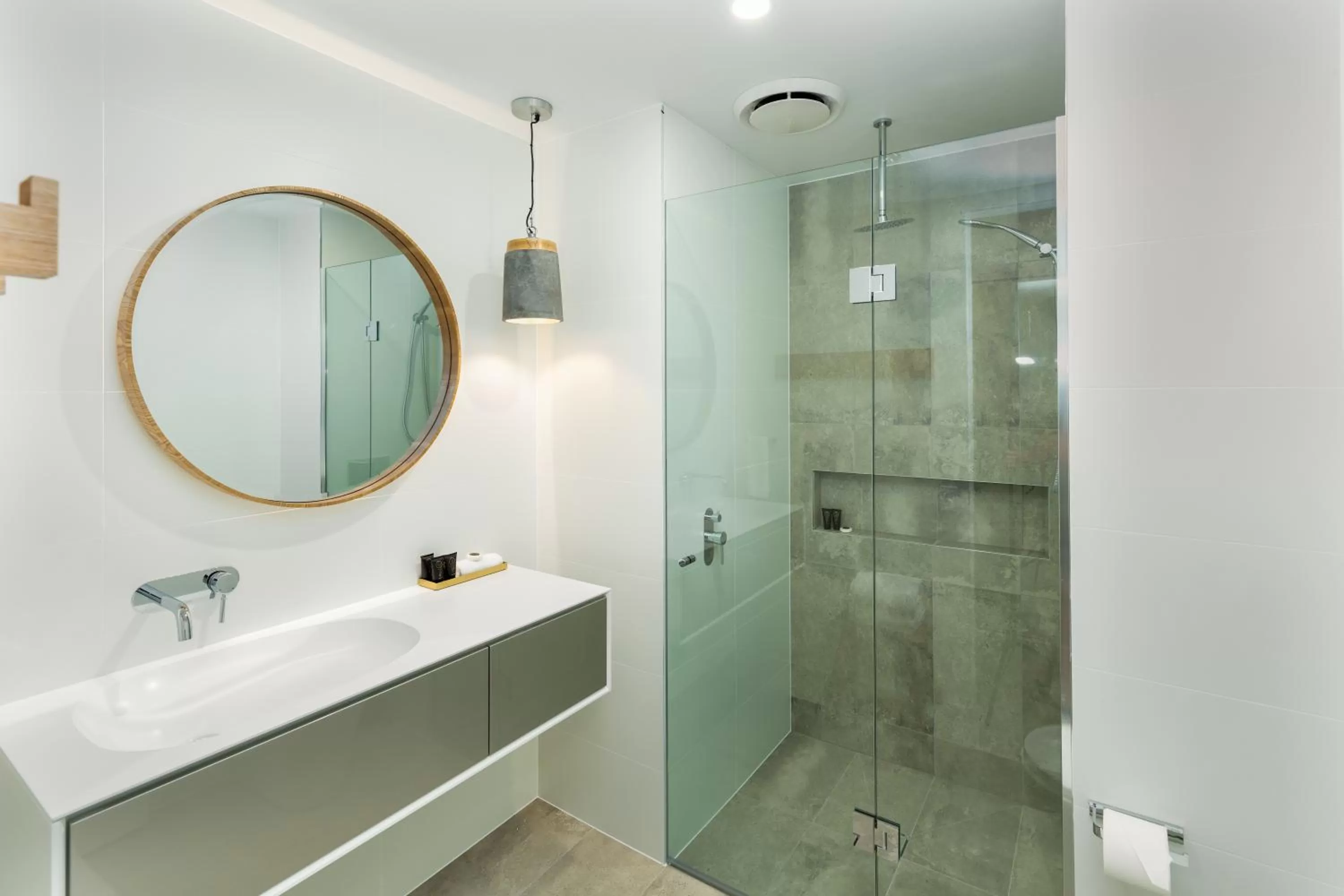 Astina Suites, Forster