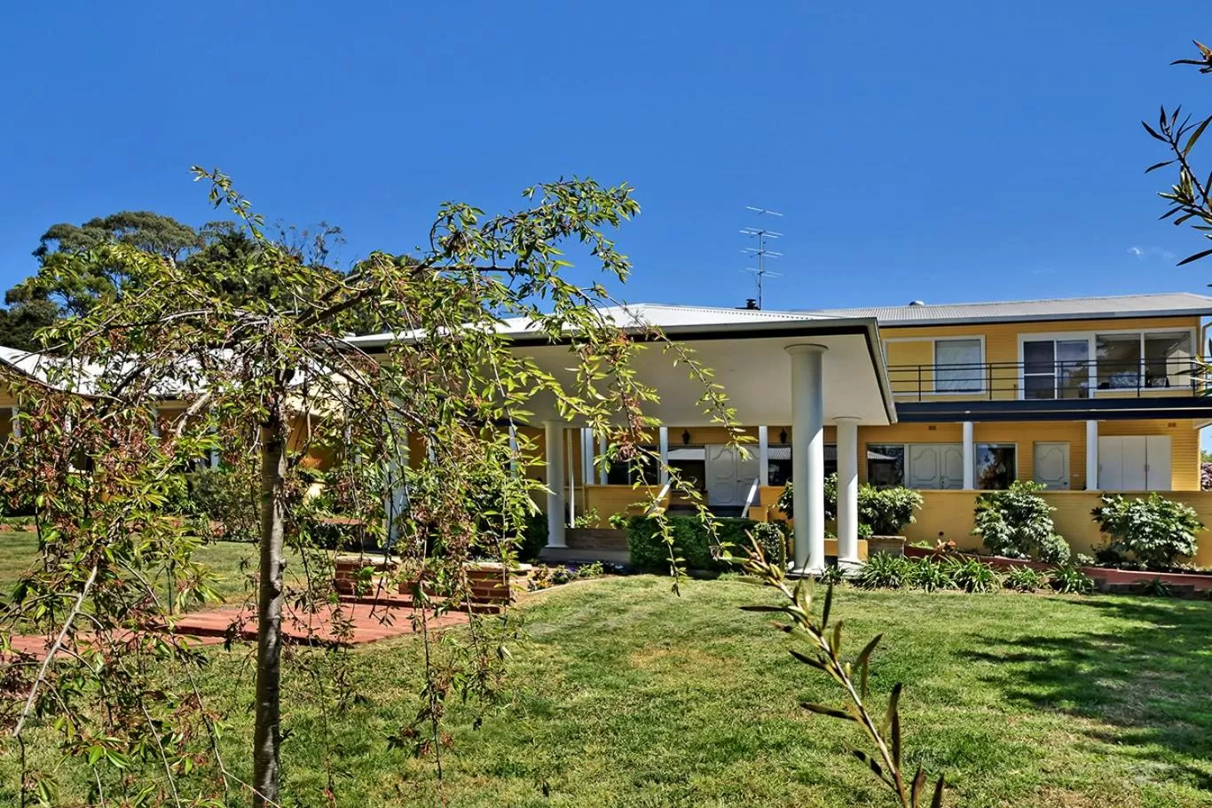 Garden, Property Building in Bundanoon Lodge