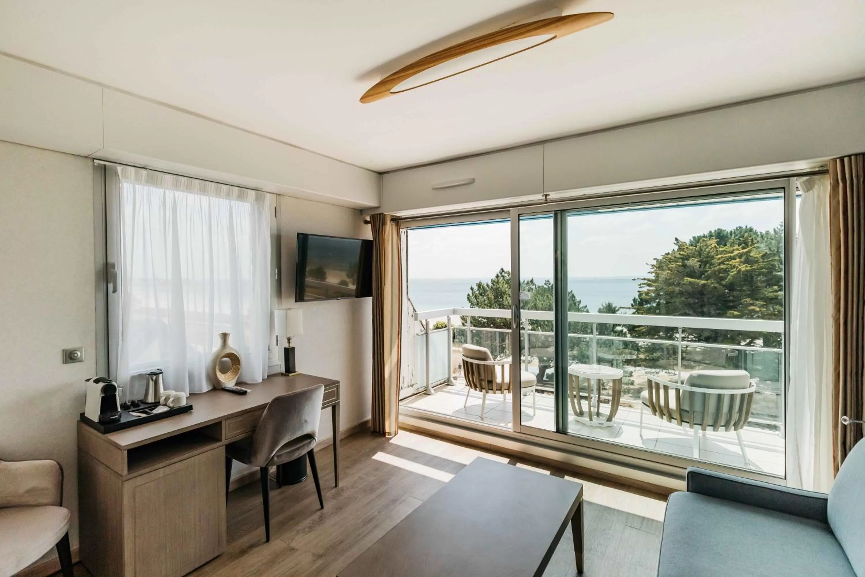 TV and multimedia in Le Diana Hôtel & Spa