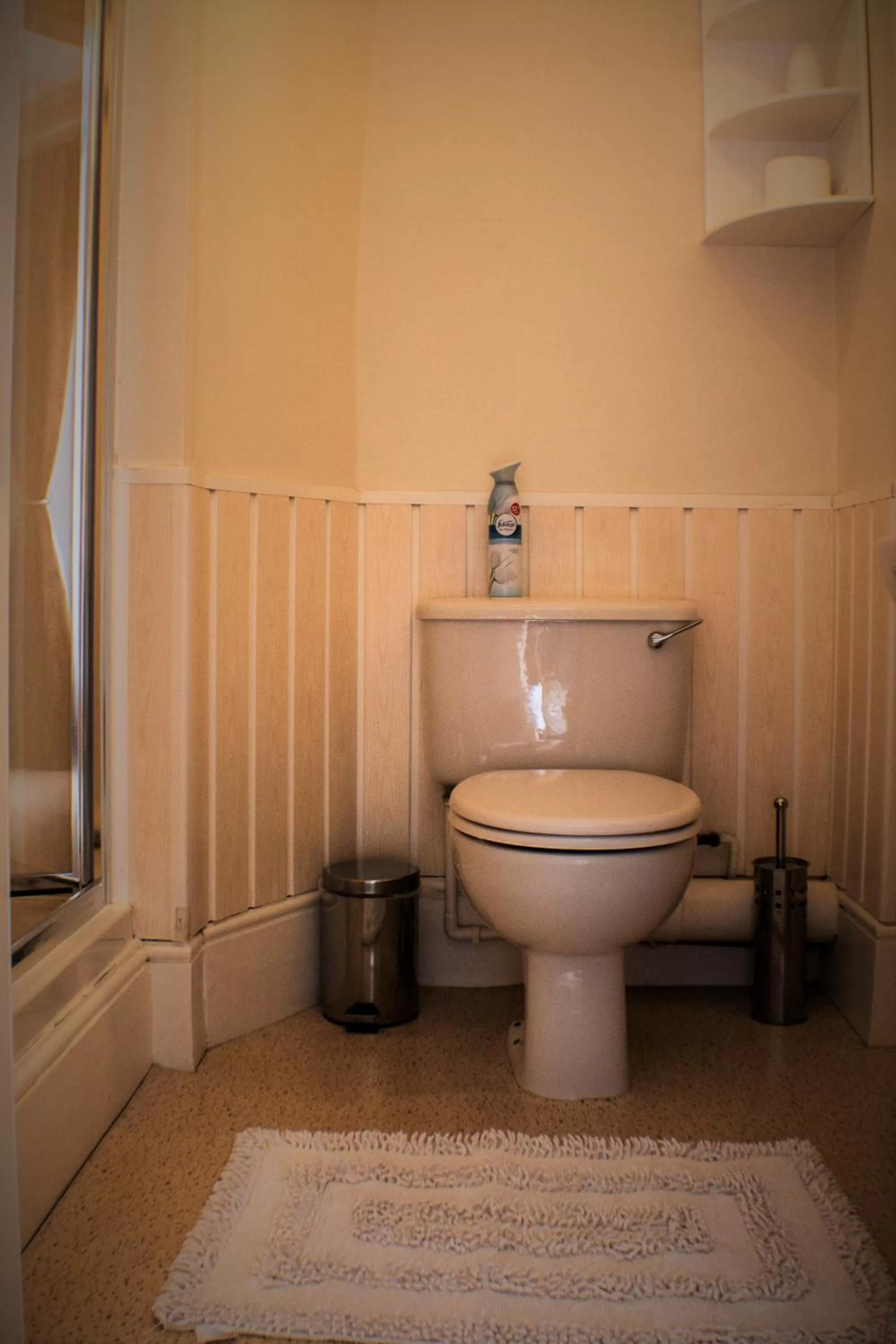 Bathroom in The Royal Oak Hotel