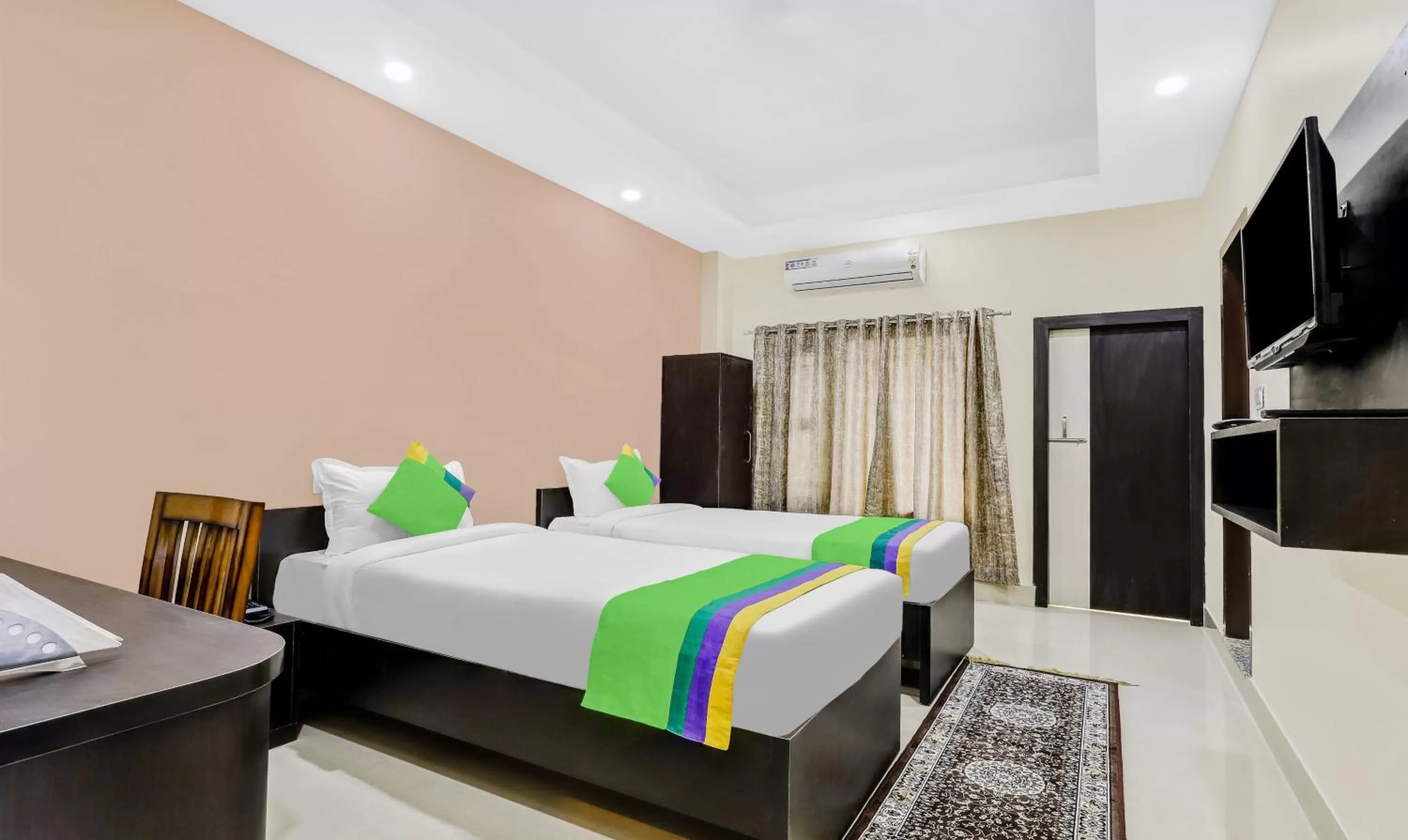 Bedroom, Bed in Treebo Hotel Mobi VIP Airport