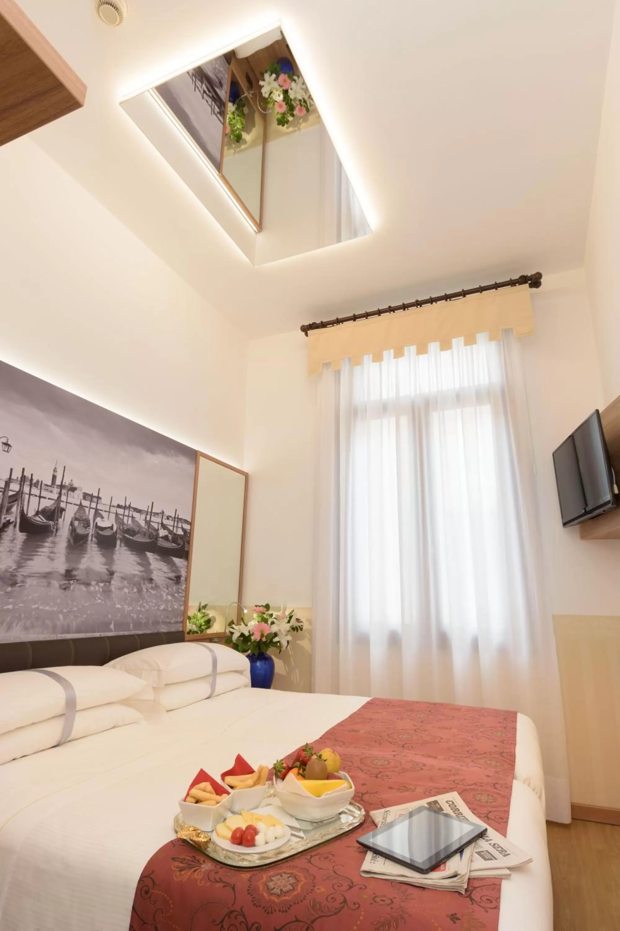 Photo of the whole room, Bed in UNAHOTELS Ala Venezia-Adults 16