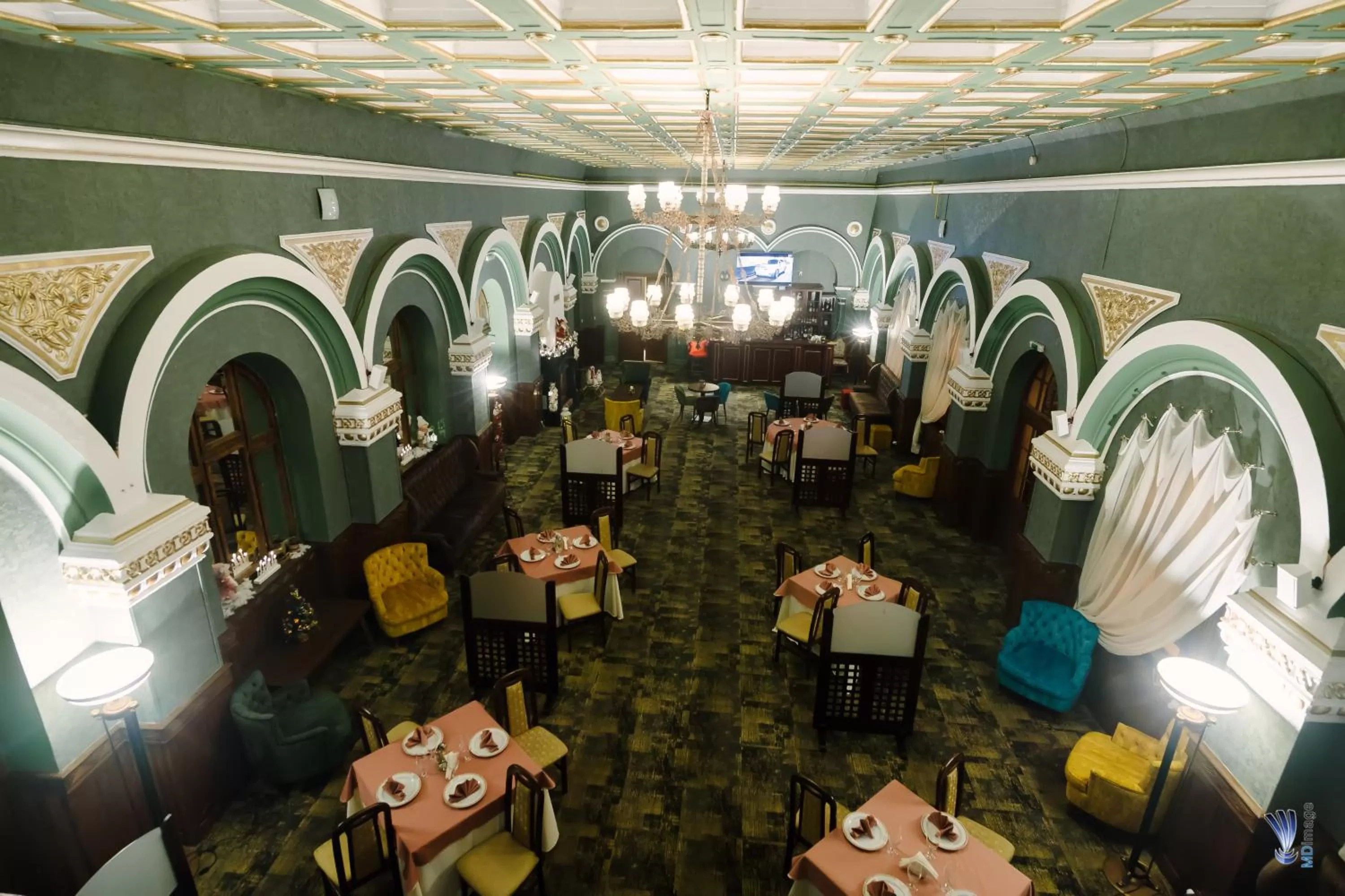 Restaurant/places to eat in Hotel La Belle Epoque