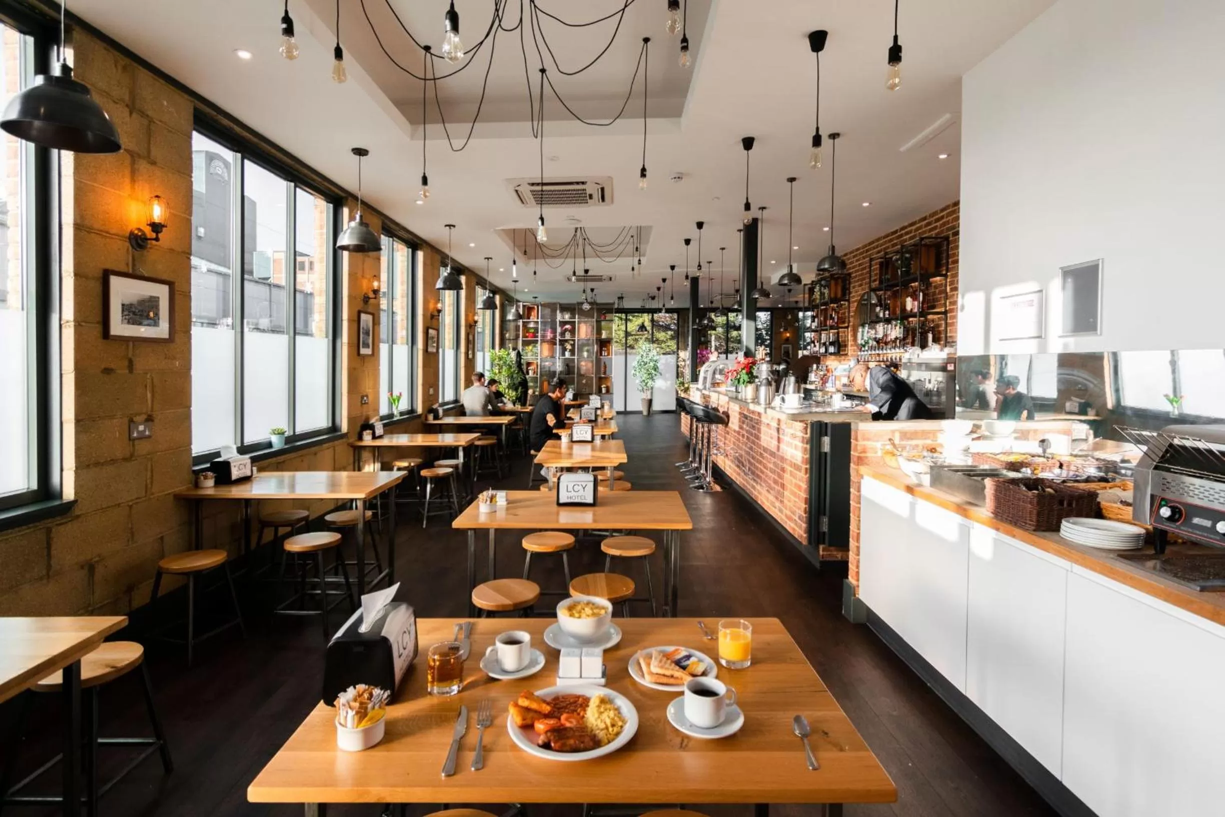 Restaurant/places to eat in London City Airport Hotel