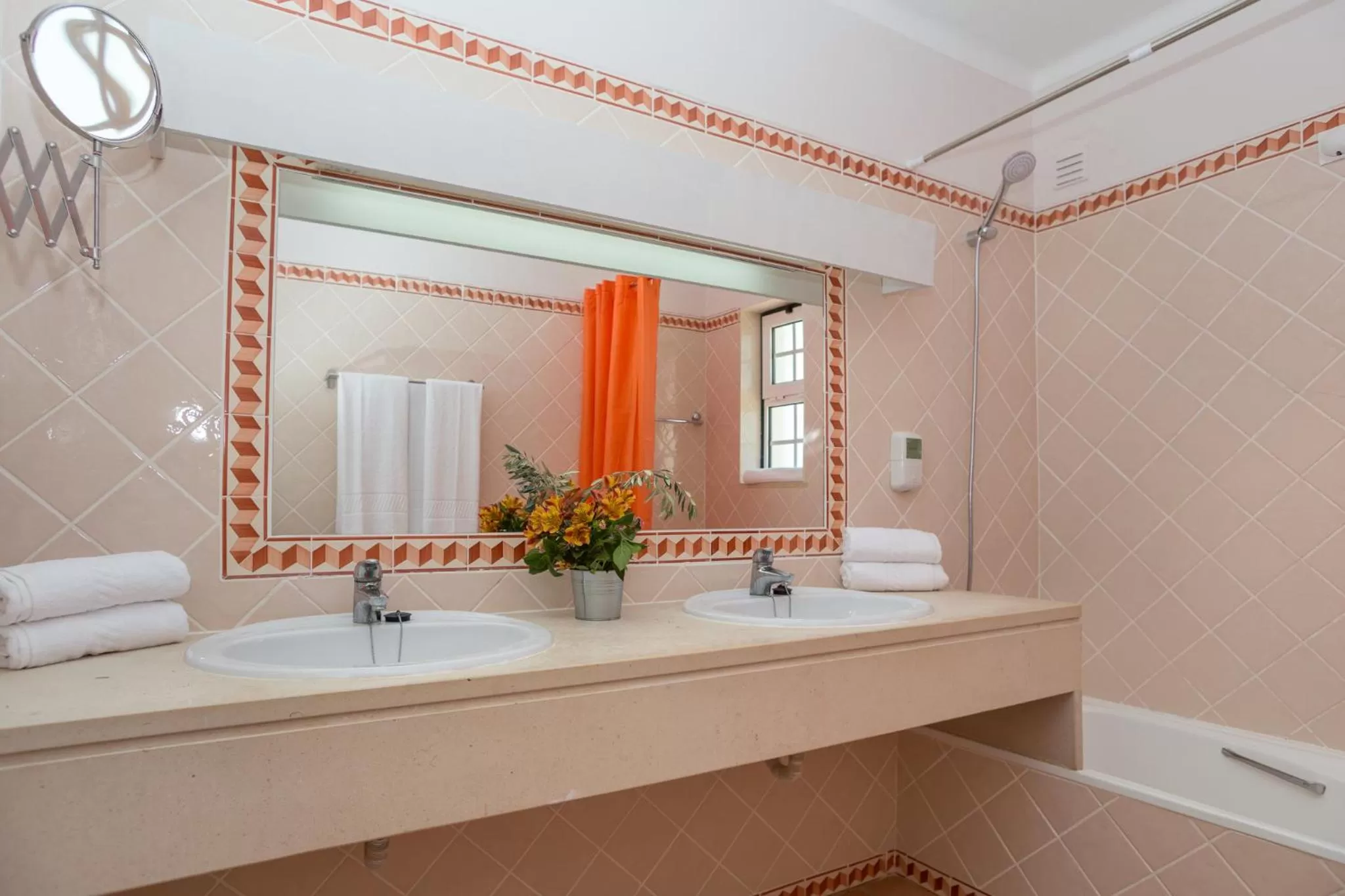 Bathroom in Colina da Lapa & Villas
