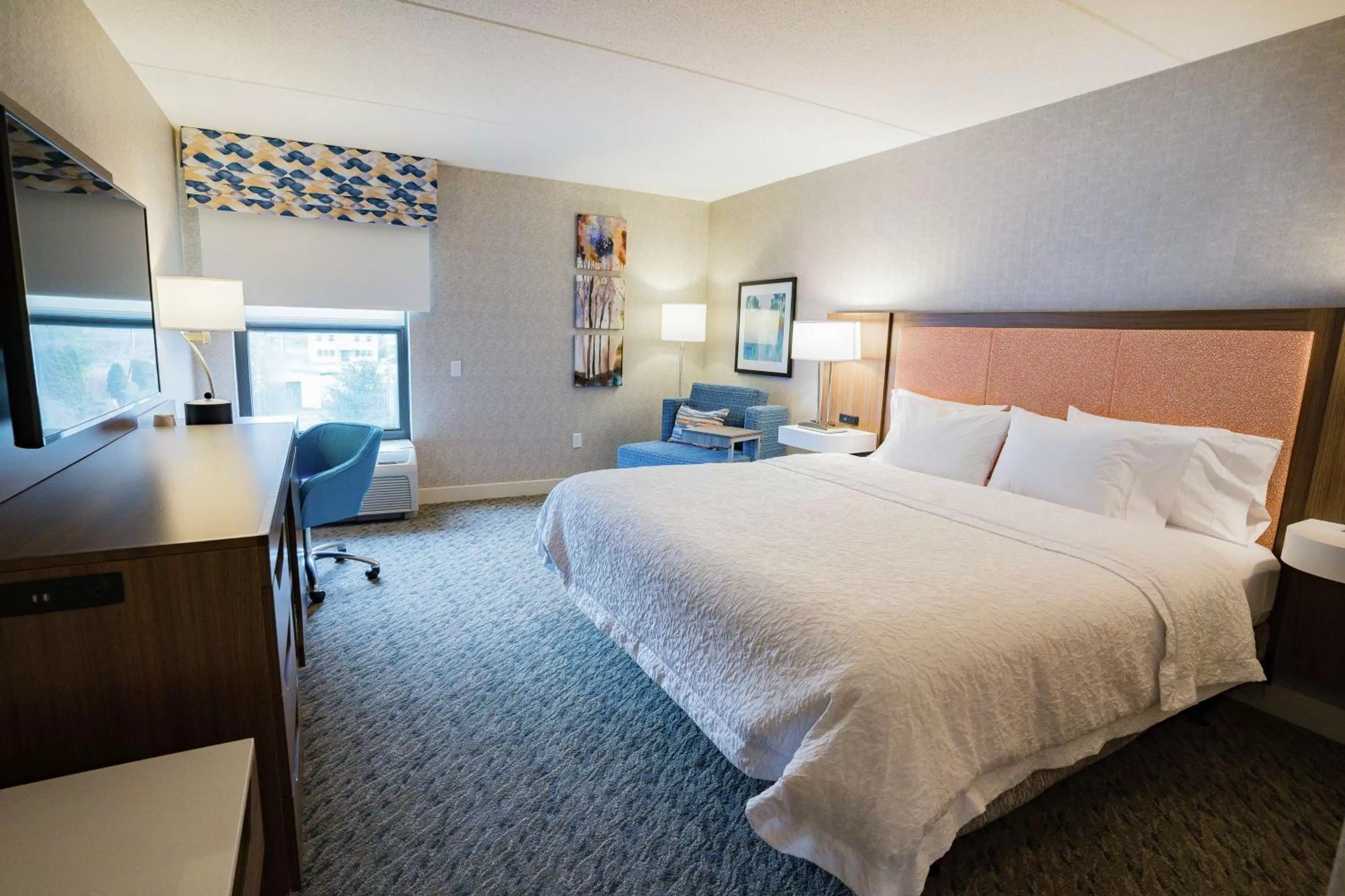 Bedroom, Bed in Hampton Inn Clarks Summit