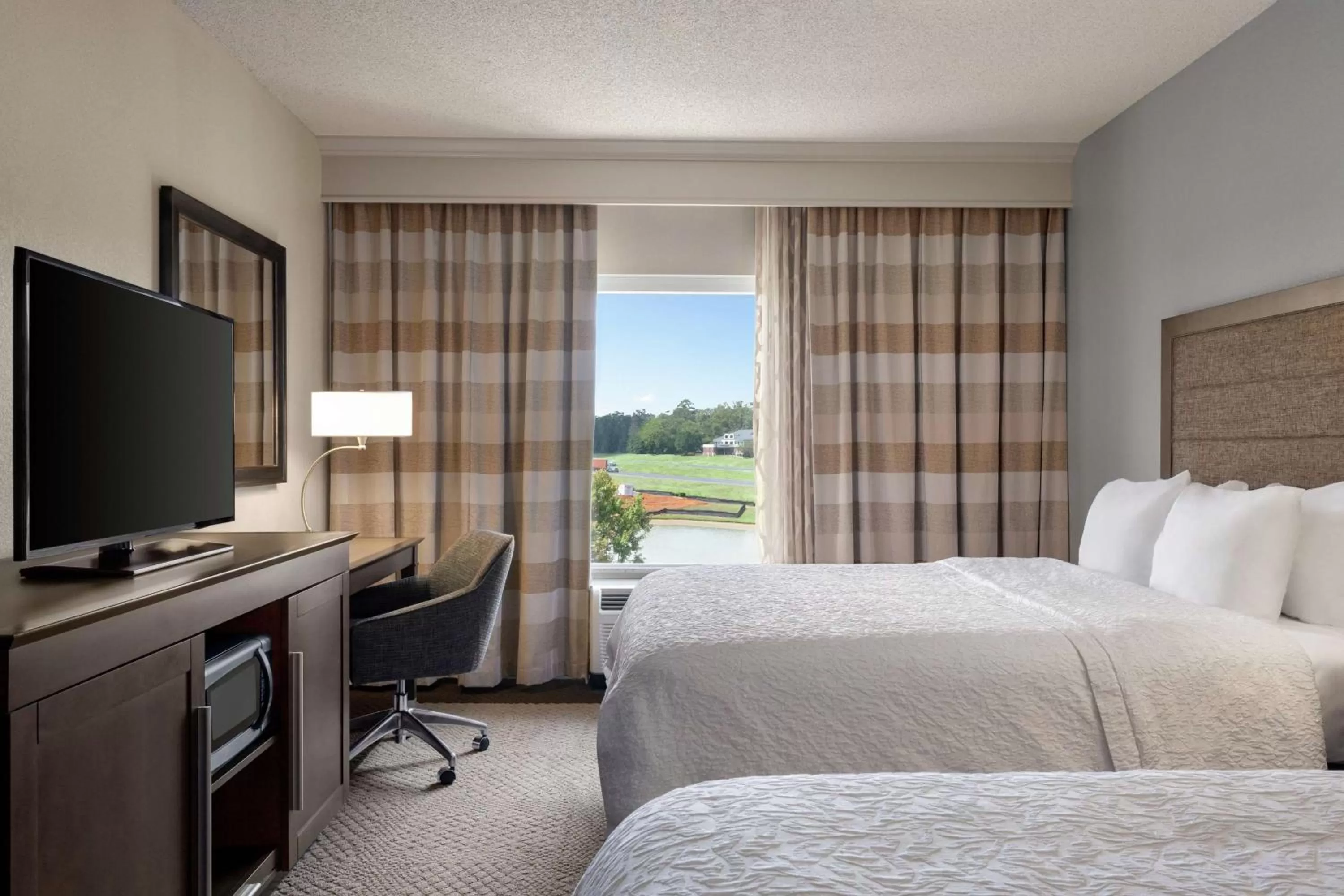 Bedroom, Bed in Hampton Inn & Suites Montgomery-EastChase
