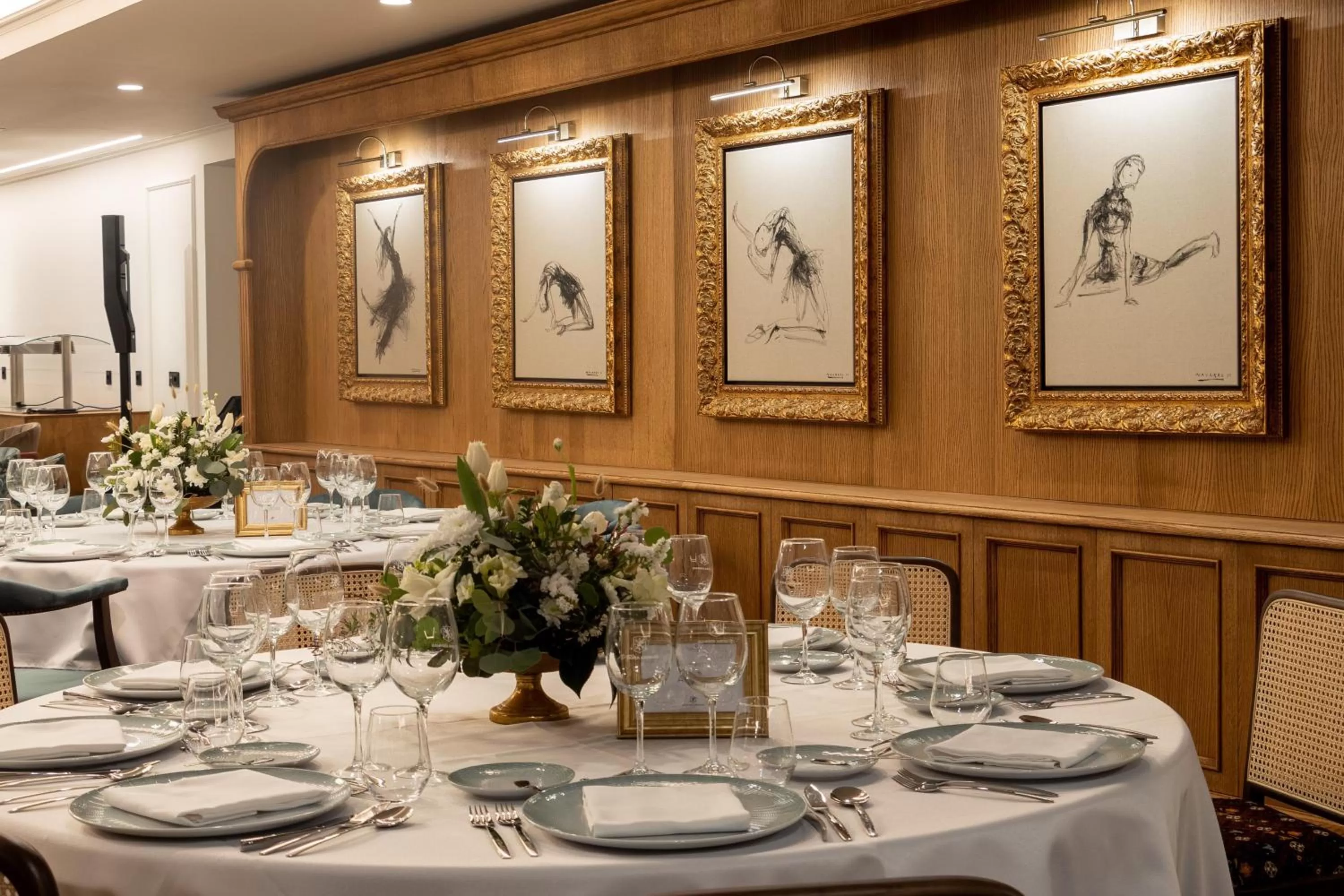 Restaurant/places to eat in AP Dona Aninhas