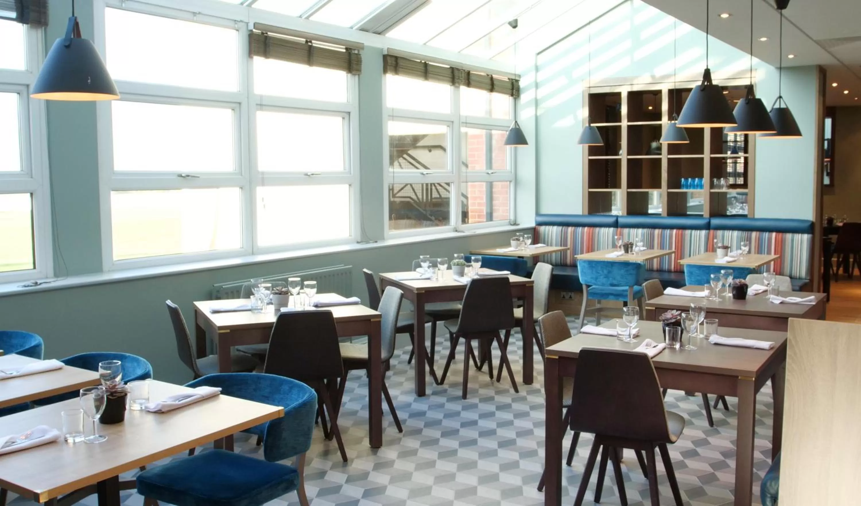 Restaurant/places to eat in Wychwood Park Hotel and Golf Club