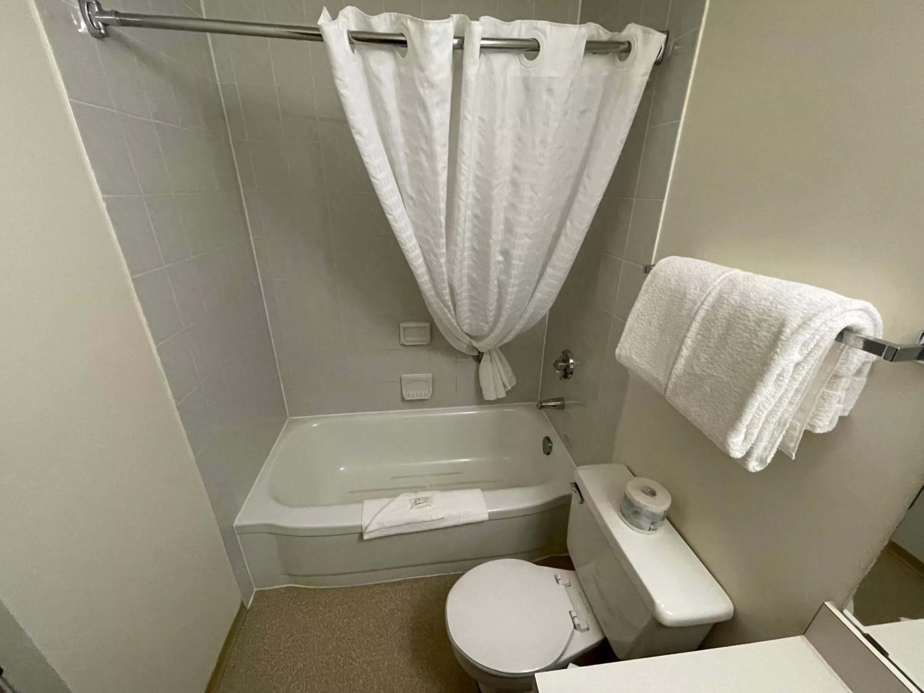 Bathroom in Travelodge by Wyndham Fort St John