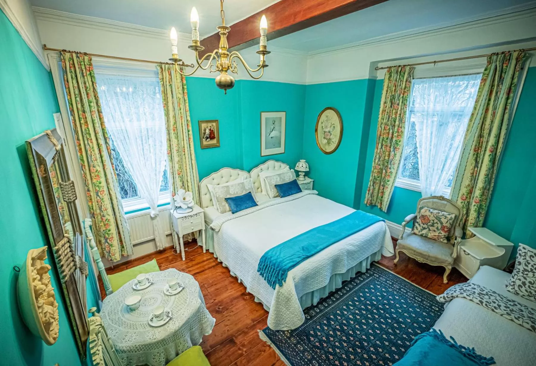 Photo of the whole room, Bed in Dawson Place, Juliette's Bed and Breakfast