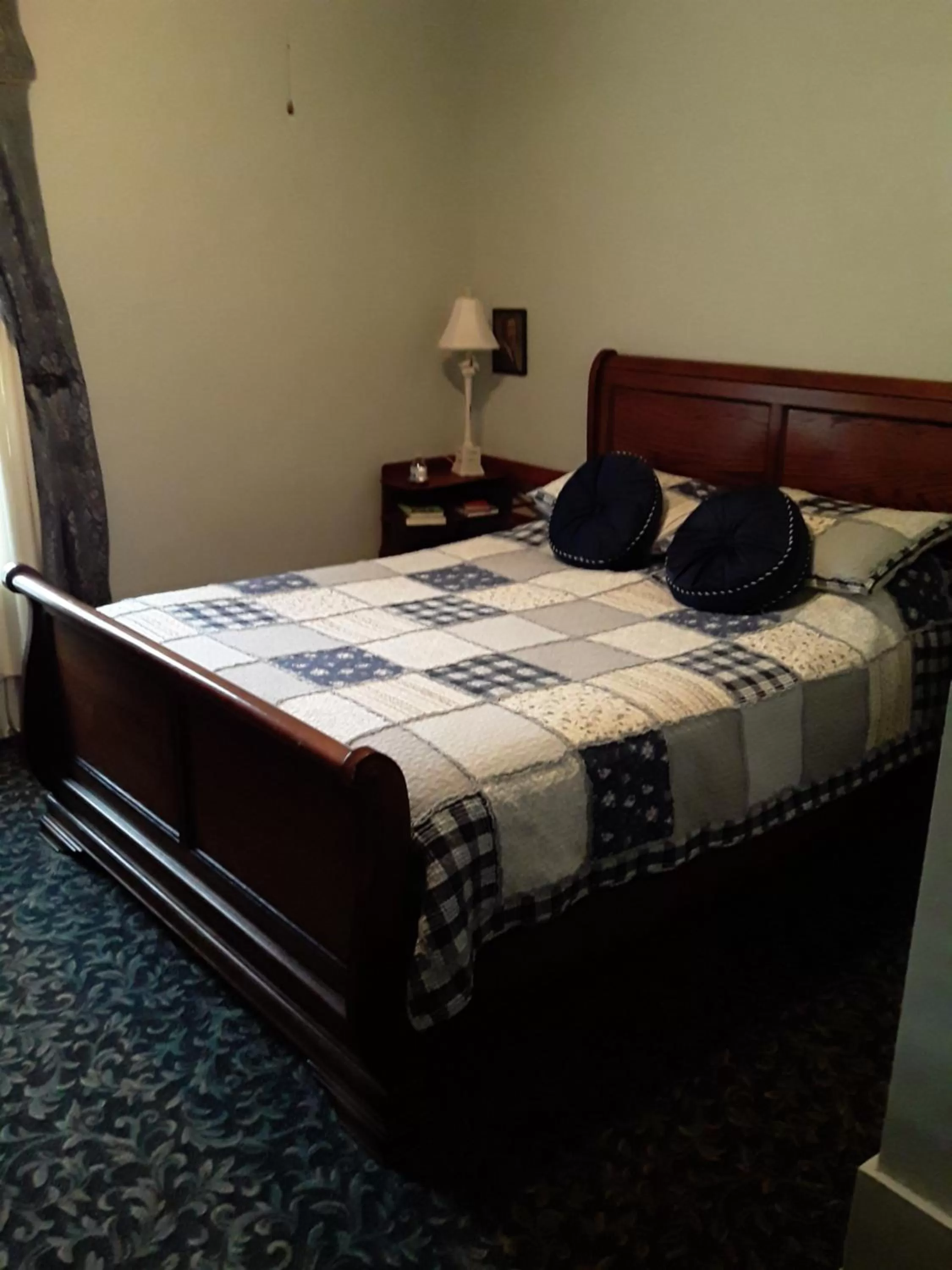 Bed in Hall Place B&B