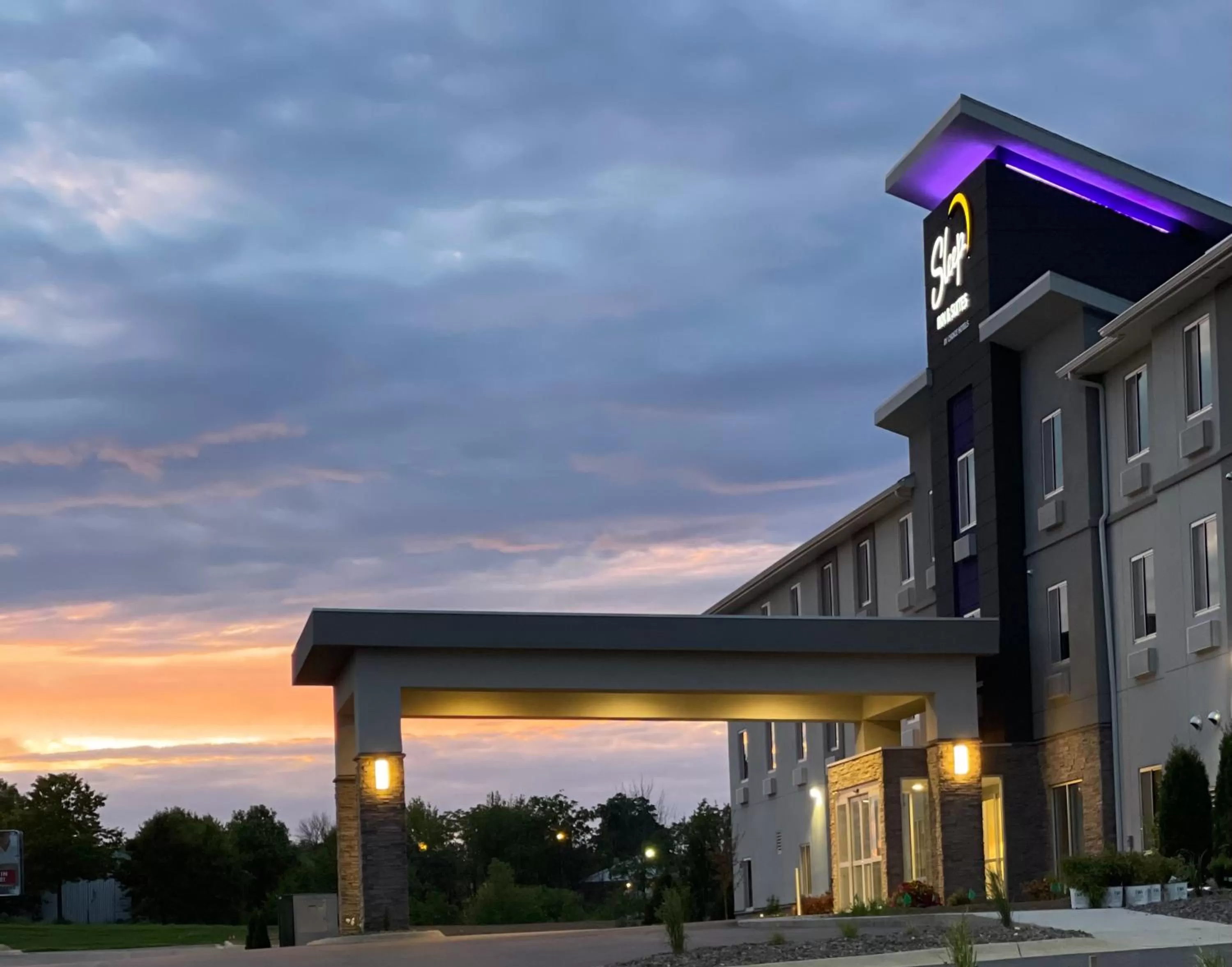 Property building in Sleep Inn & Suites Lancaster-Platteville