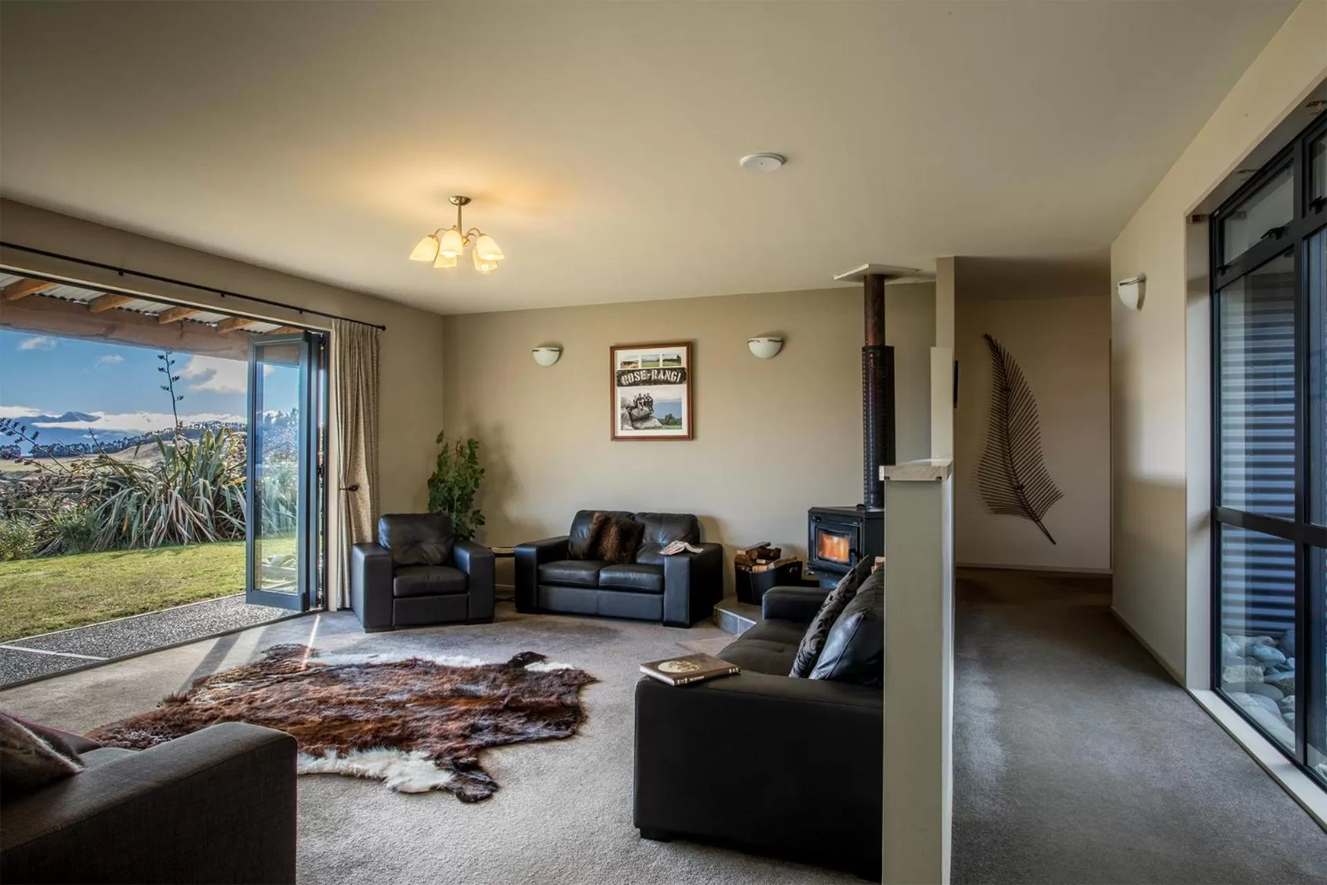 Communal lounge/ TV room in Loch Vista Bed & Breakfast