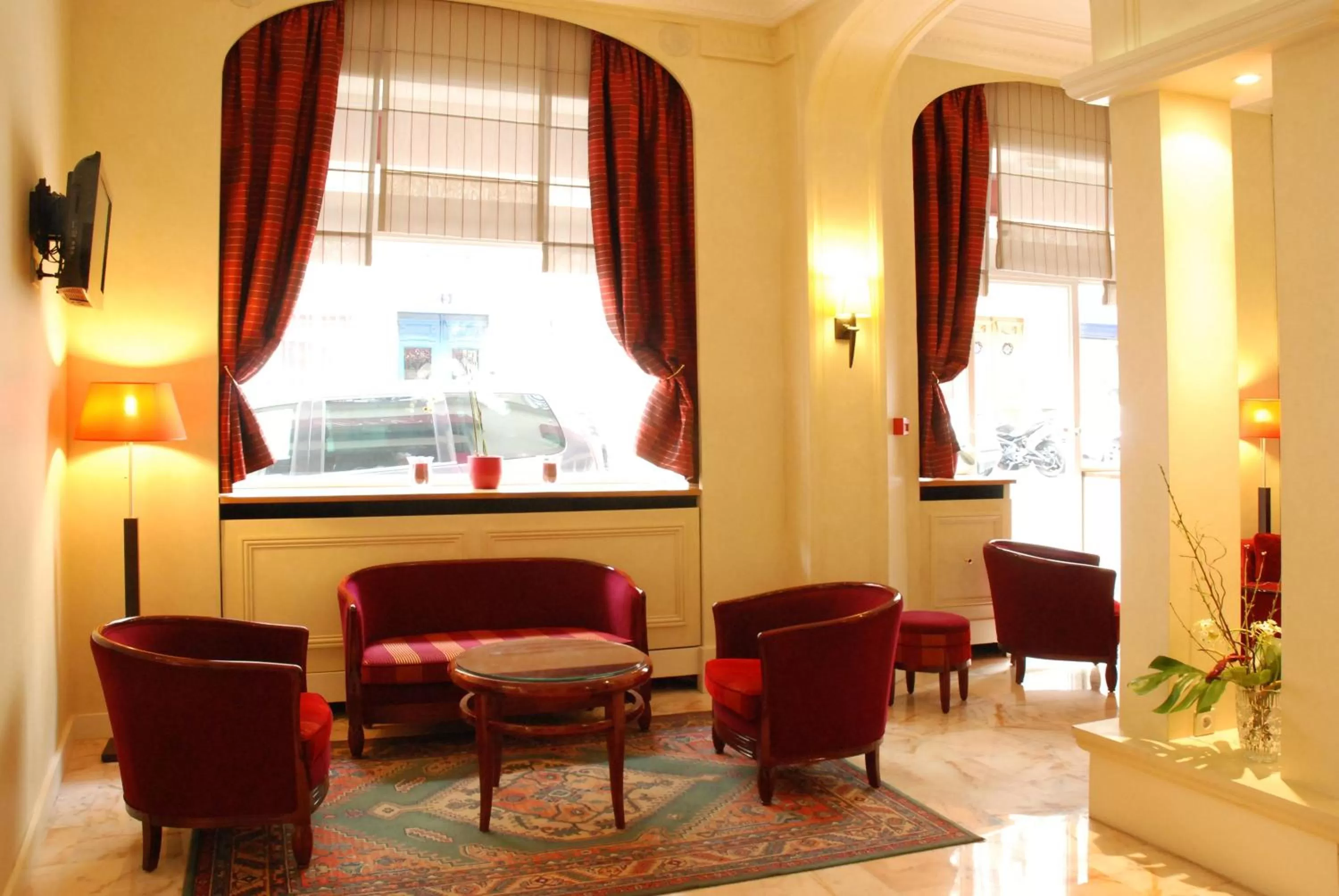 Communal lounge/ TV room in Relais du Pré