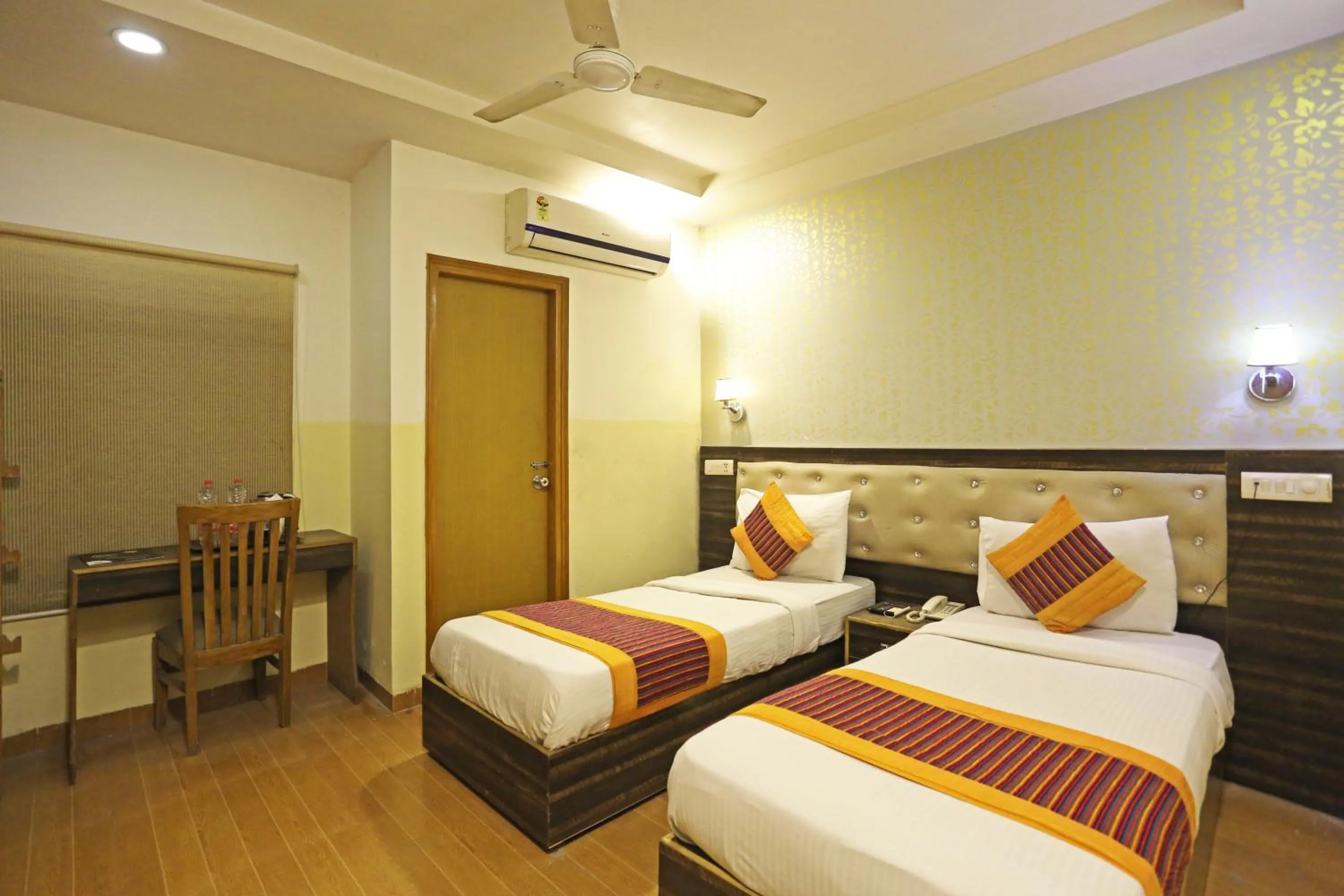 Bed in Hotel Aeroporto Nearest Landmark Aerocity delhi