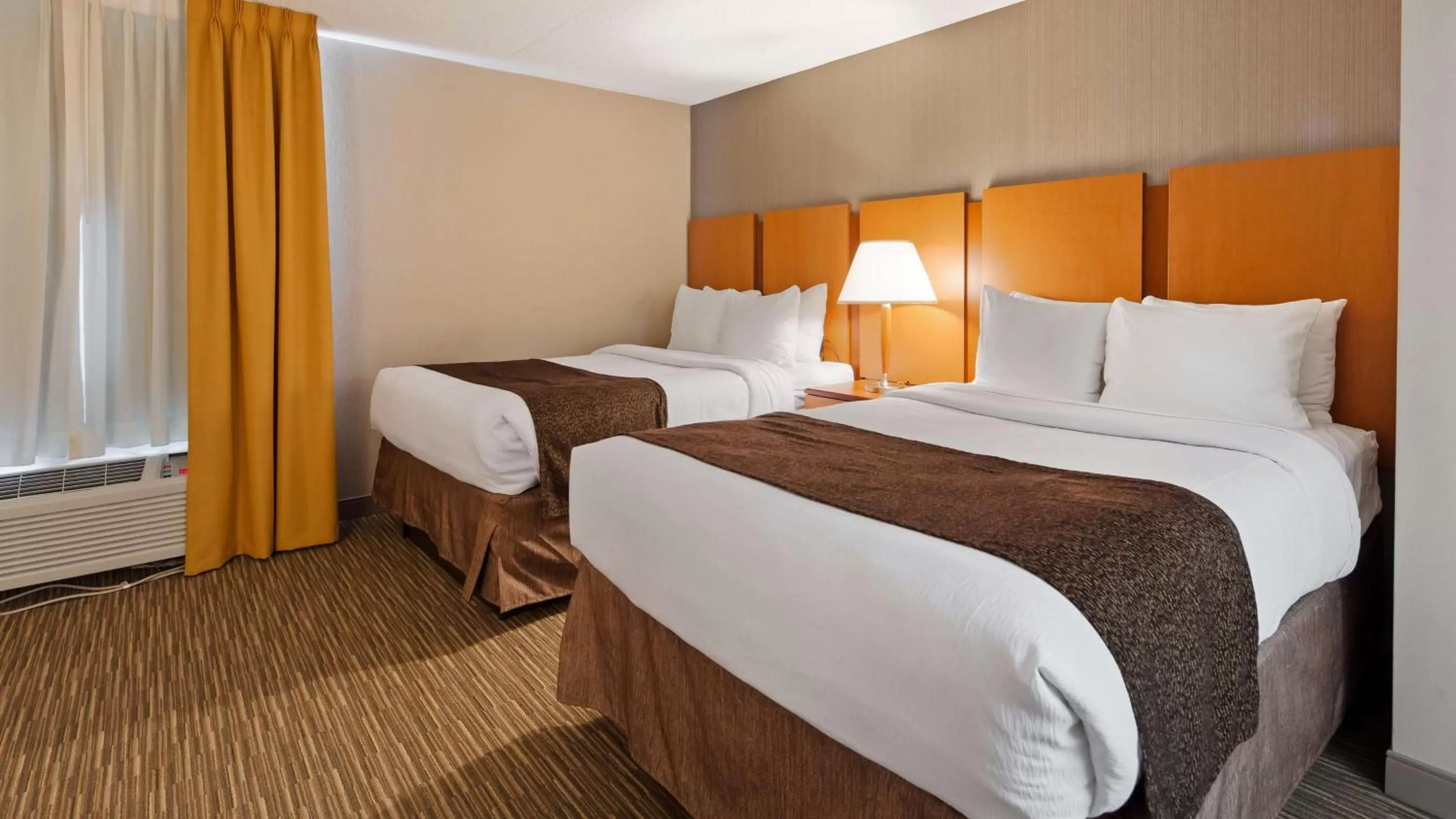 Photo of the whole room, Bed in Best Western La Plata Inn