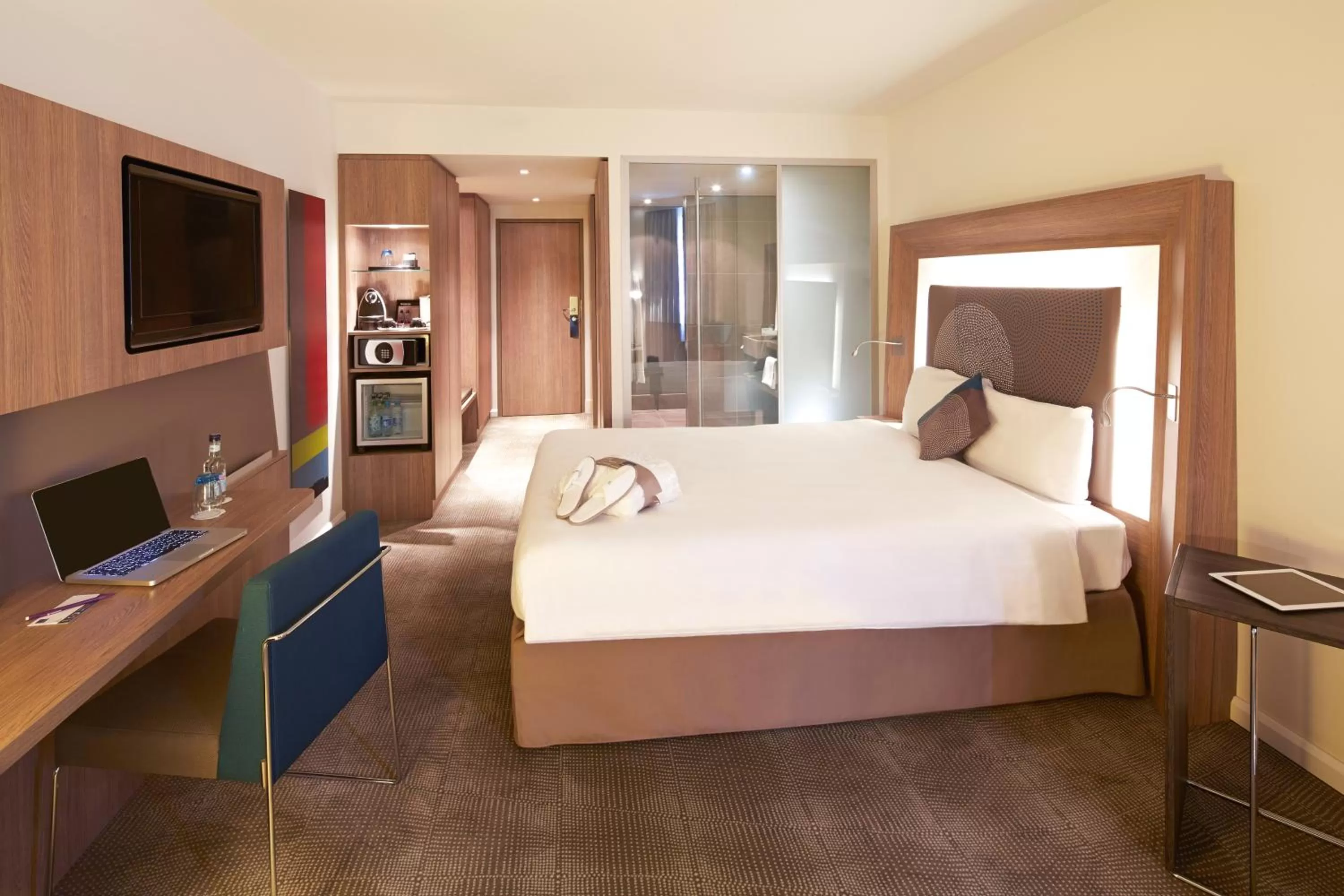 Bed in Novotel London Brentford